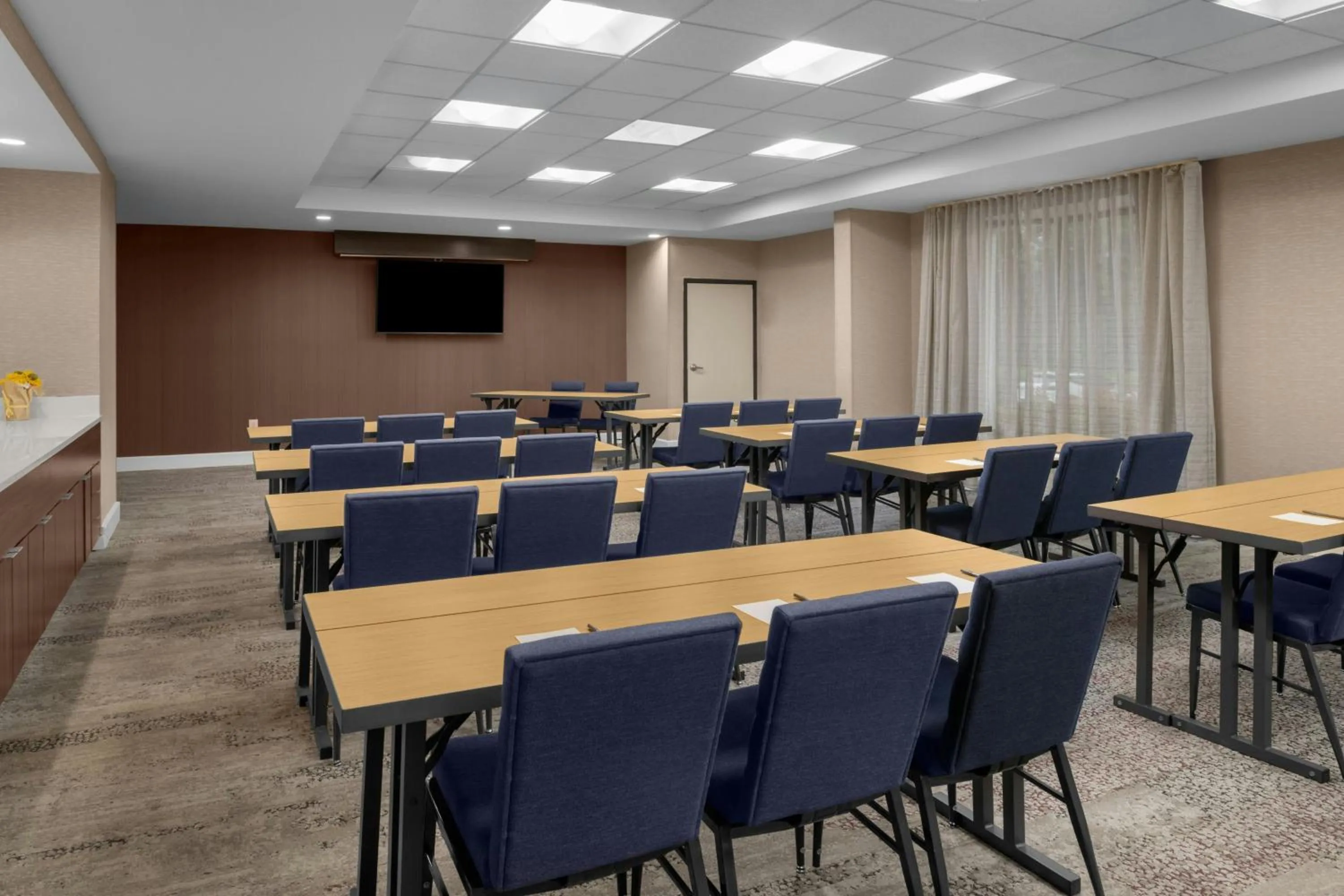 Meeting/conference room in Courtyard Charlotte Airport North