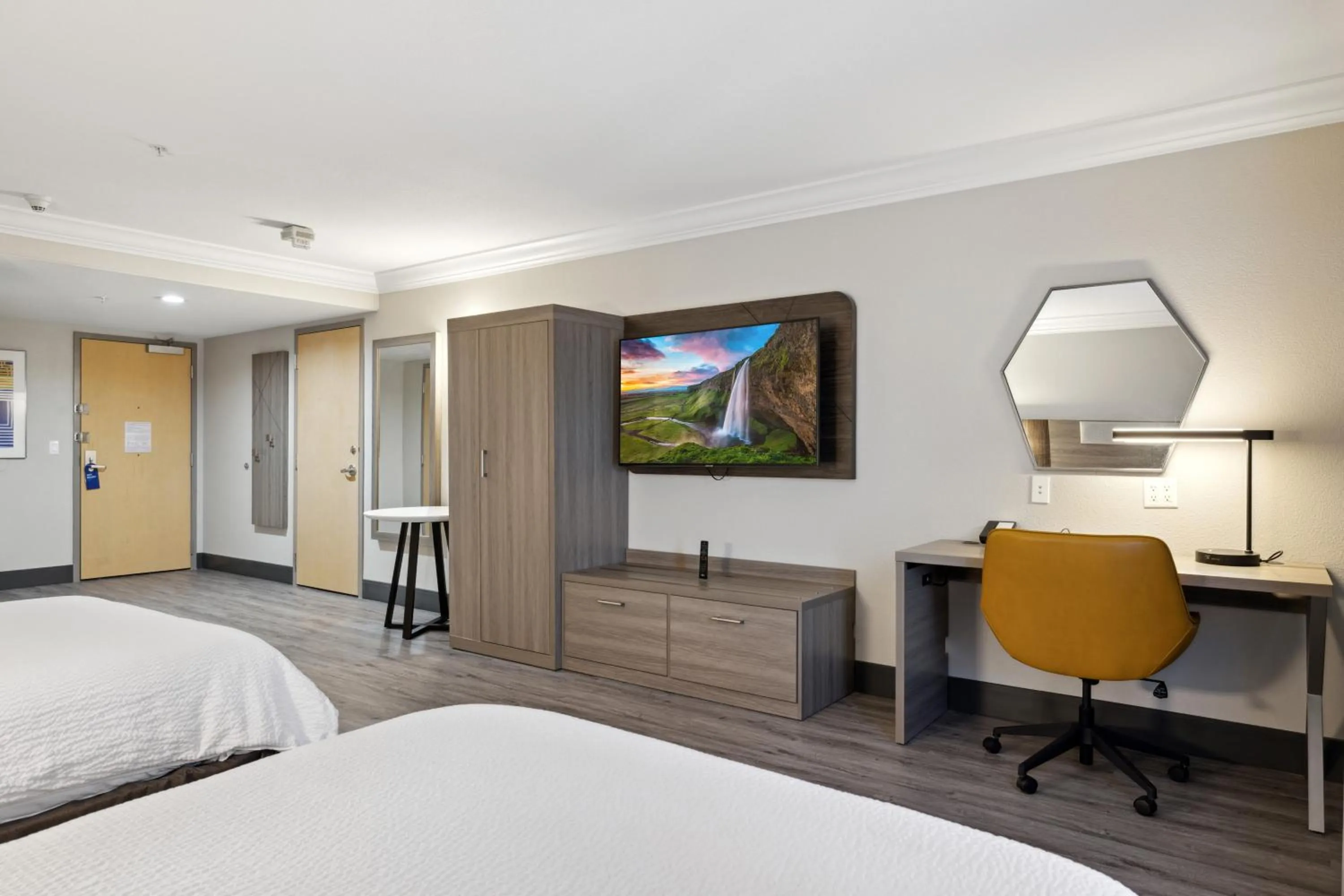 Bed in Holiday Inn Express Hotel & Suites Vacaville by IHG