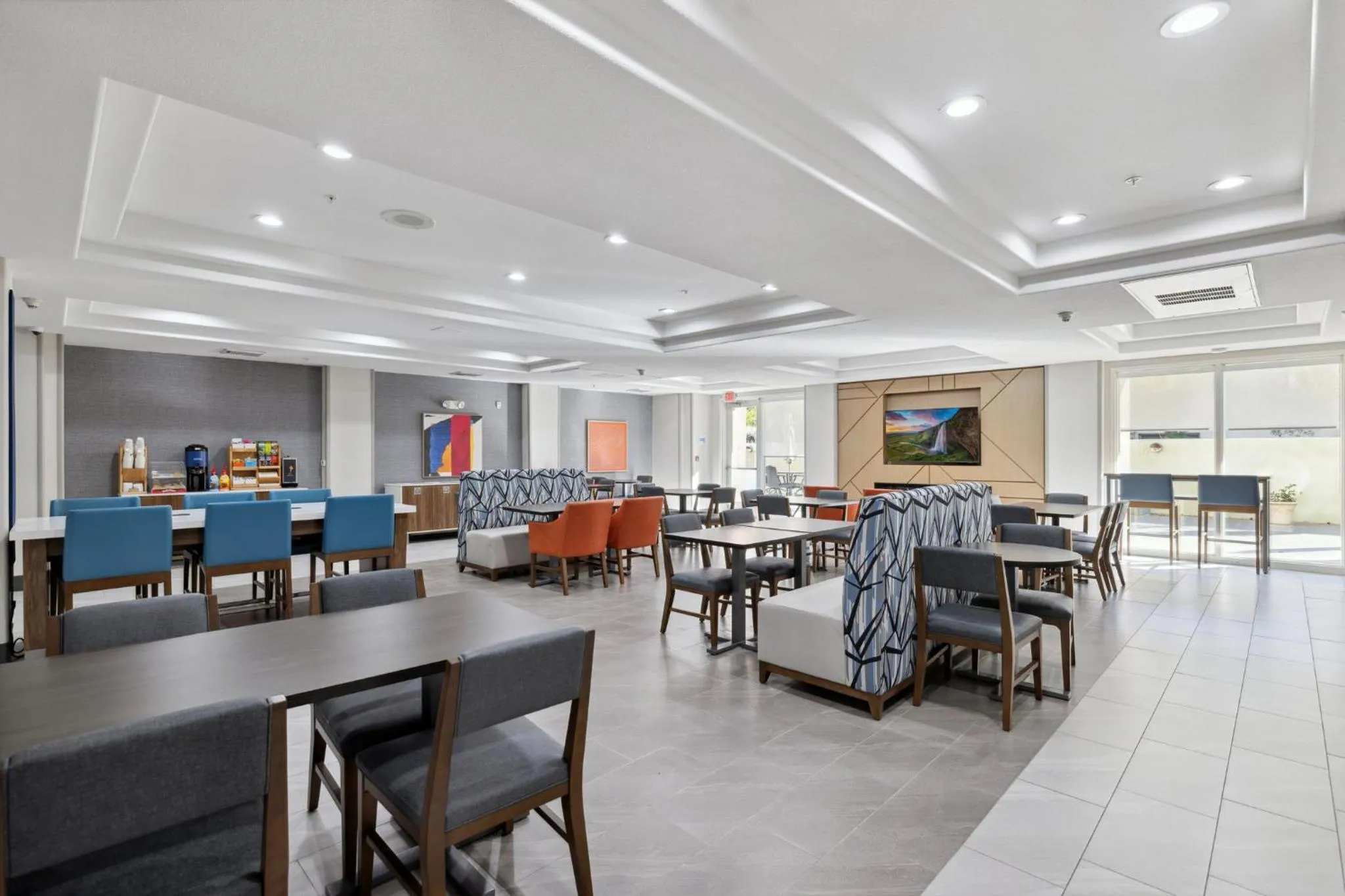 Property building in Holiday Inn Express Hotel & Suites Vacaville by IHG
