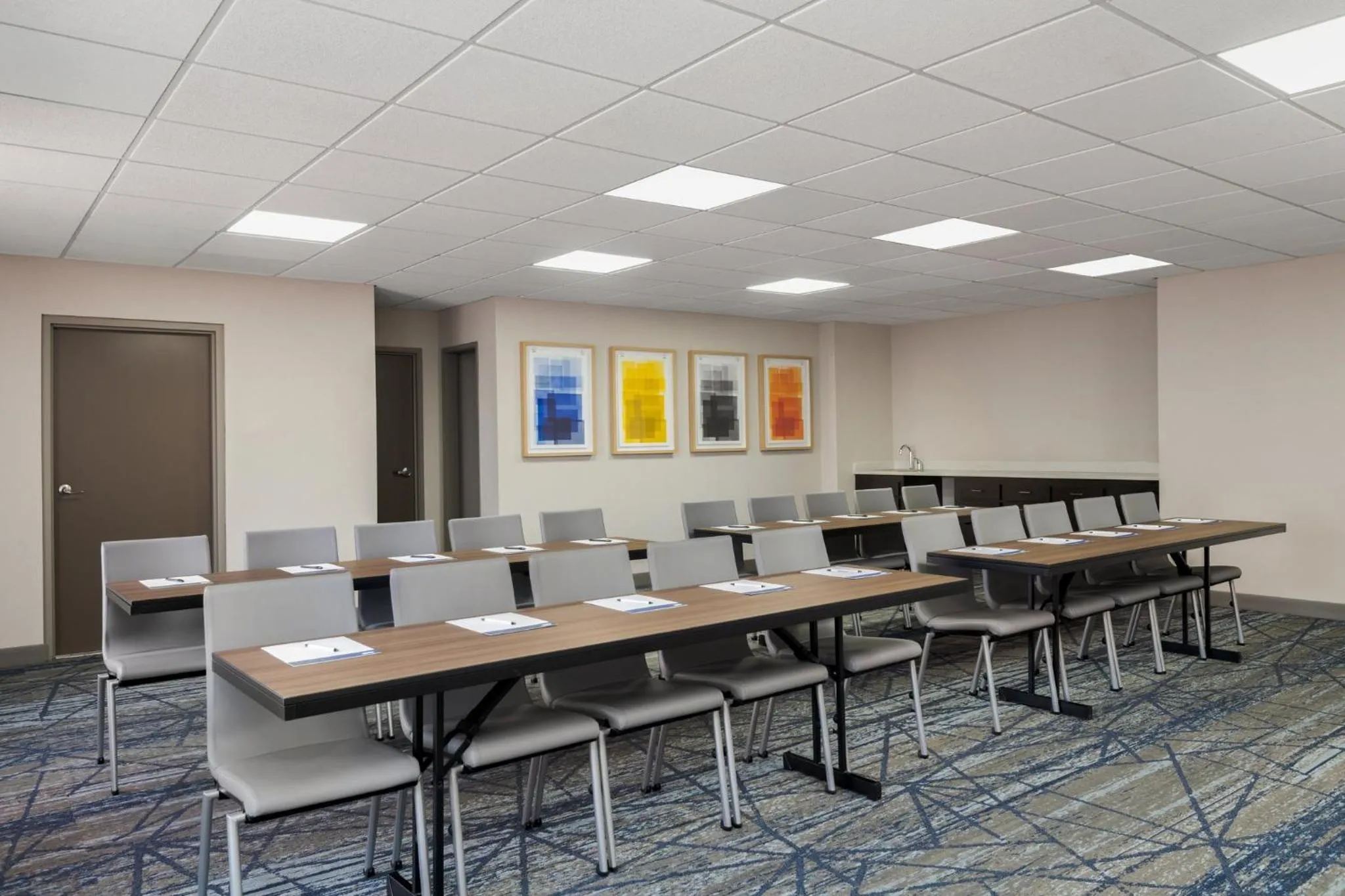 Meeting/conference room in Holiday Inn Express Hotel & Suites Bentonville by IHG