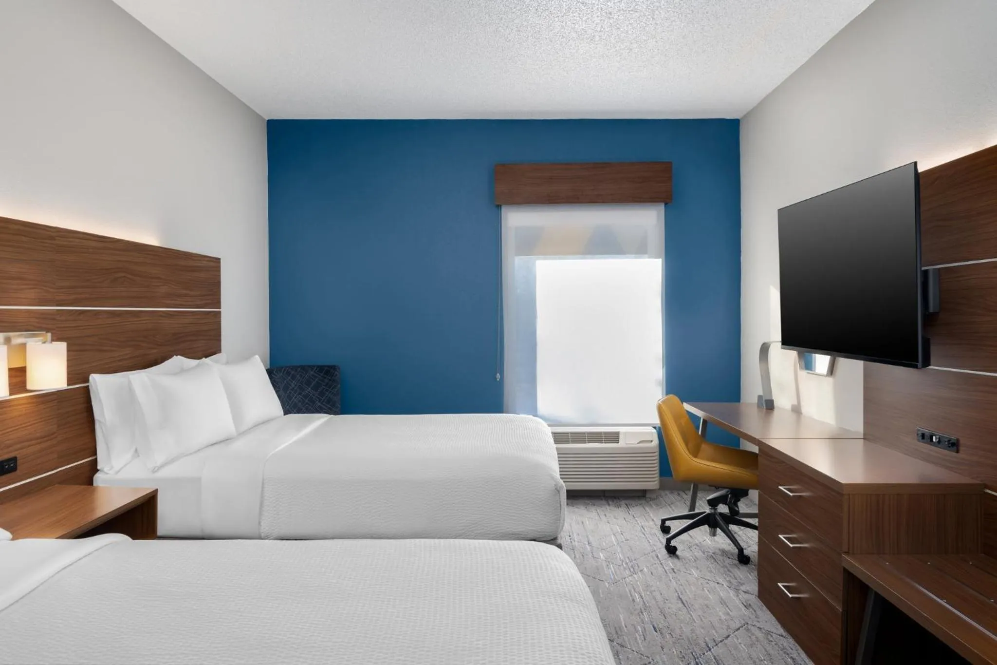 Photo of the whole room, Bed in Holiday Inn Express Hotel & Suites Bentonville by IHG