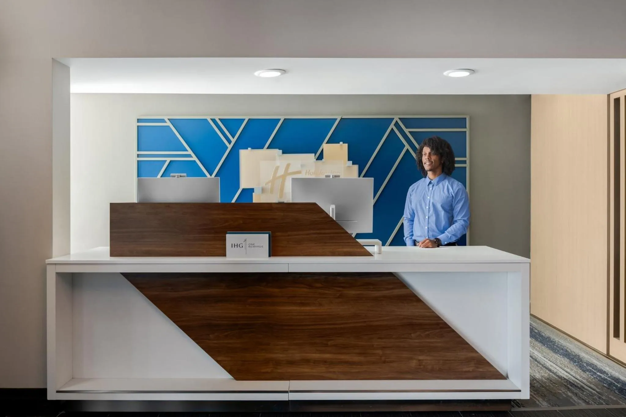 Property building in Holiday Inn Express Hotel & Suites Bentonville by IHG