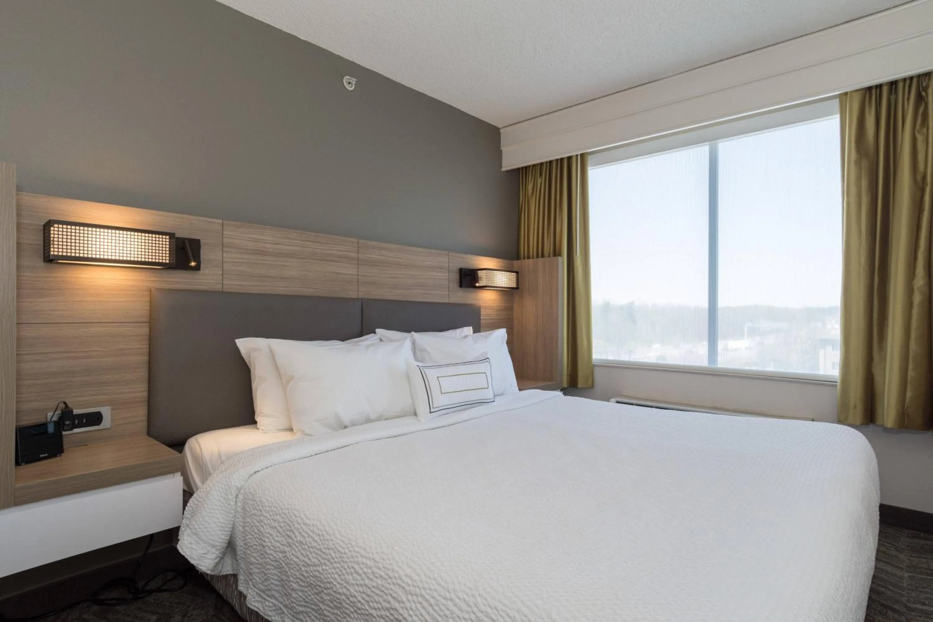 Bedroom, Bed in SpringHill Suites by Marriott Charlotte / Concord Mills Speedway