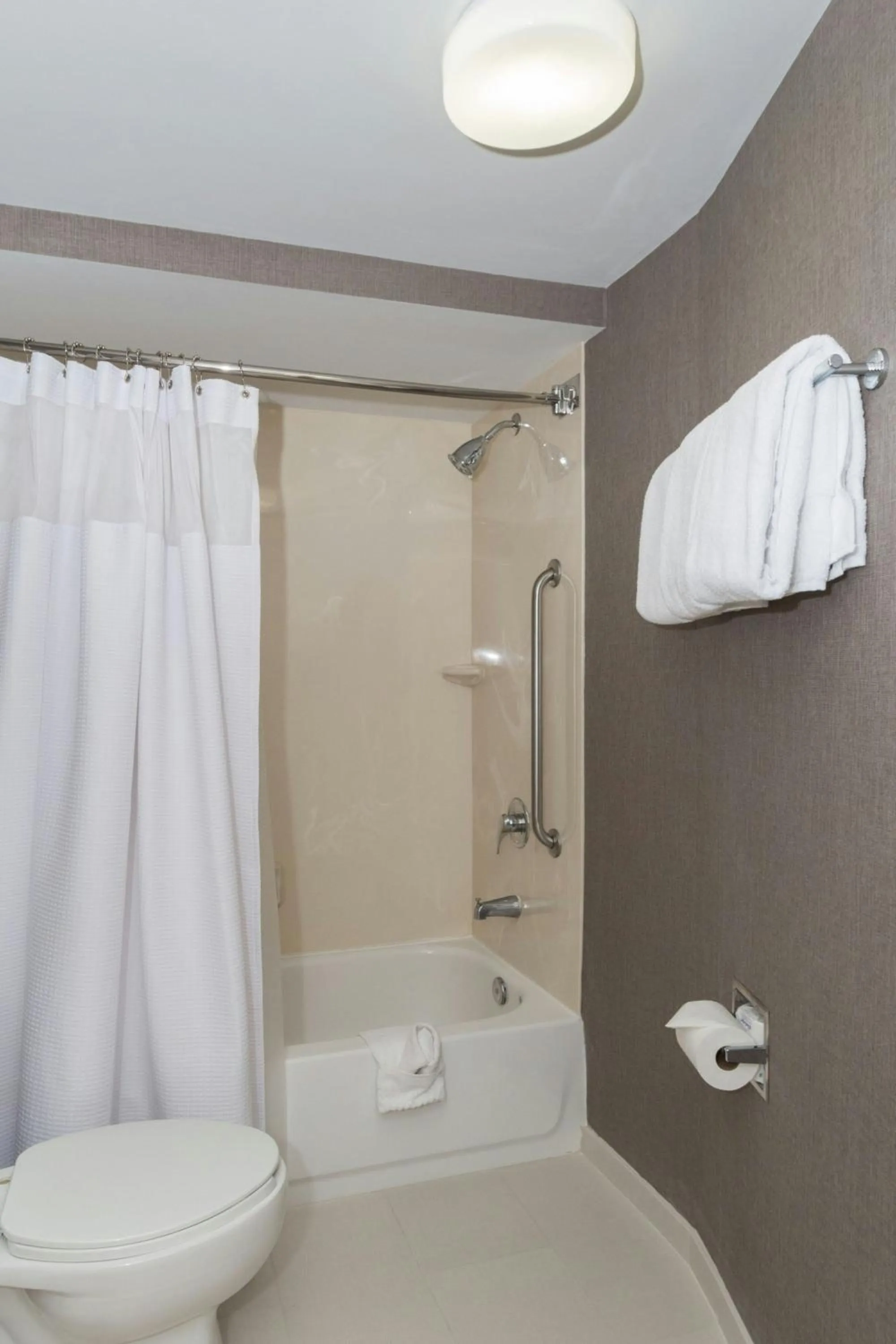 Bathroom in SpringHill Suites by Marriott Charlotte / Concord Mills Speedway