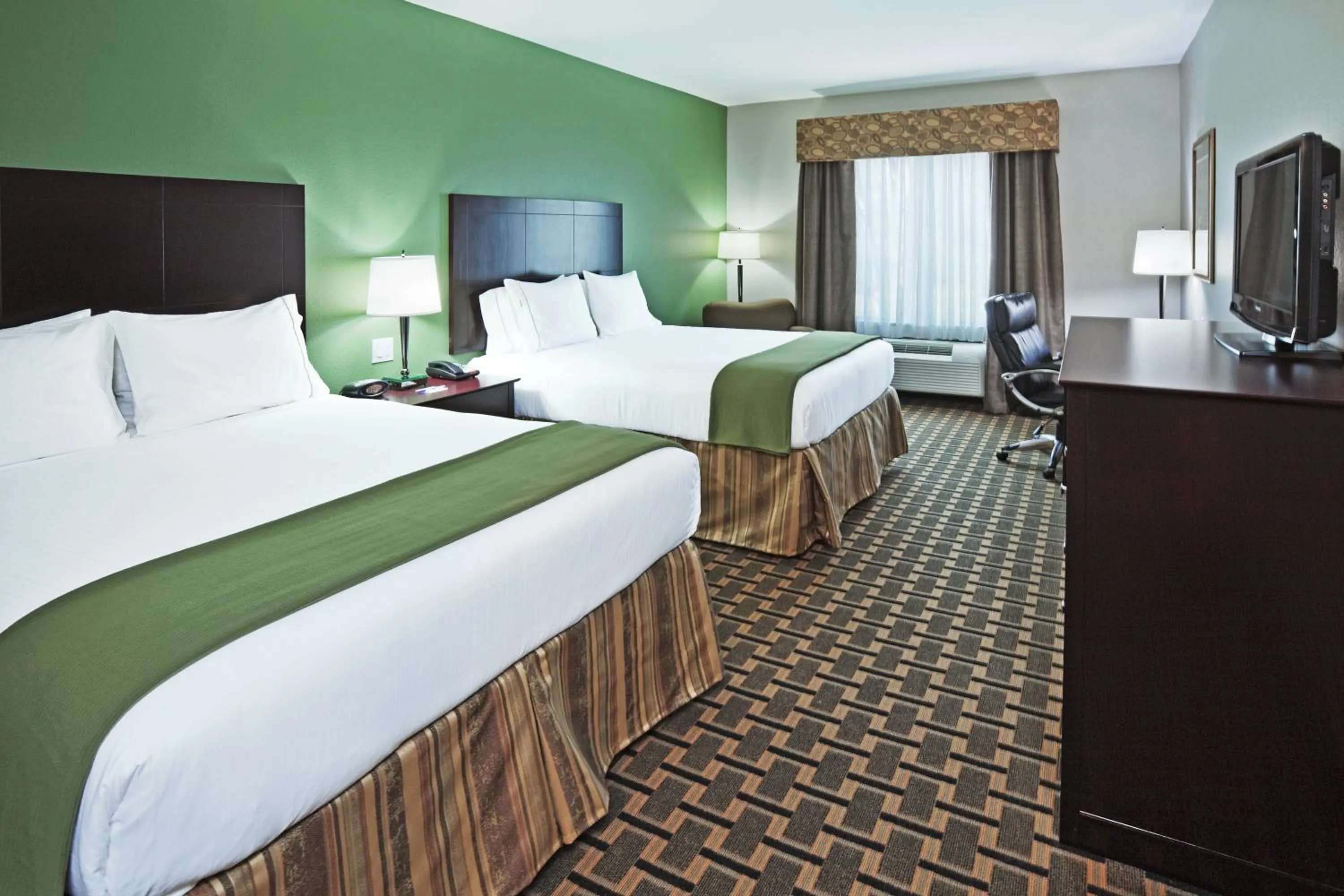 Photo of the whole room, Bed in Holiday Inn Express Hotels & Suites Jacksonville by IHG