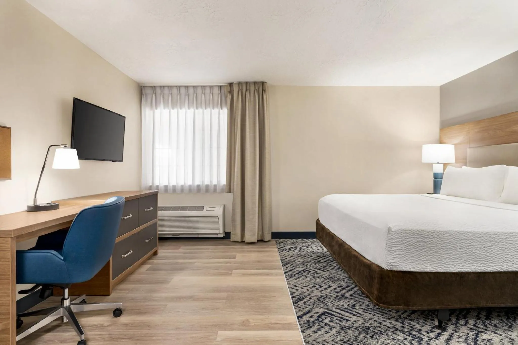 Photo of the whole room, Bed in Candlewood Suites Boise - Towne Square by IHG