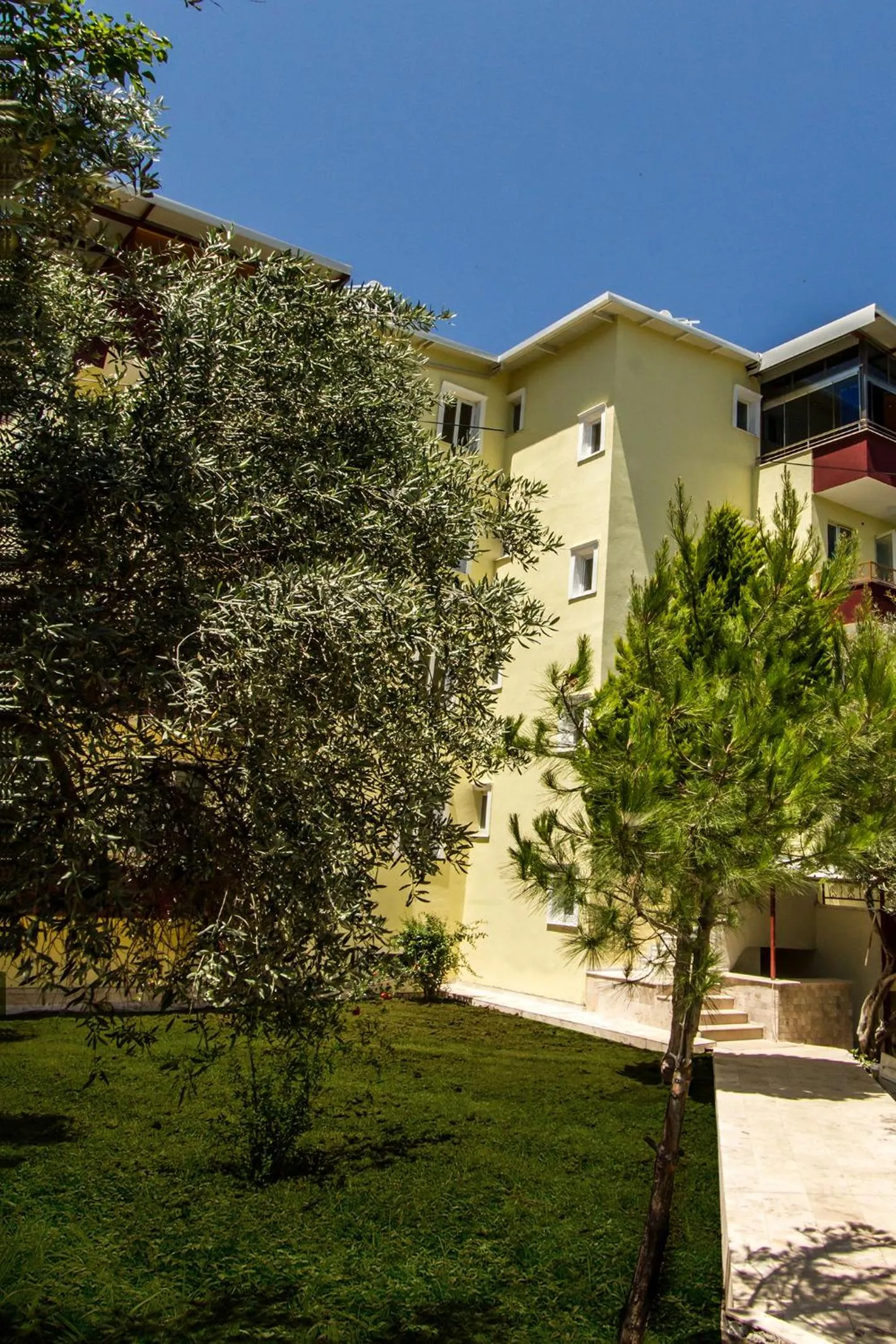 Facade/entrance in Misa Pension Apart