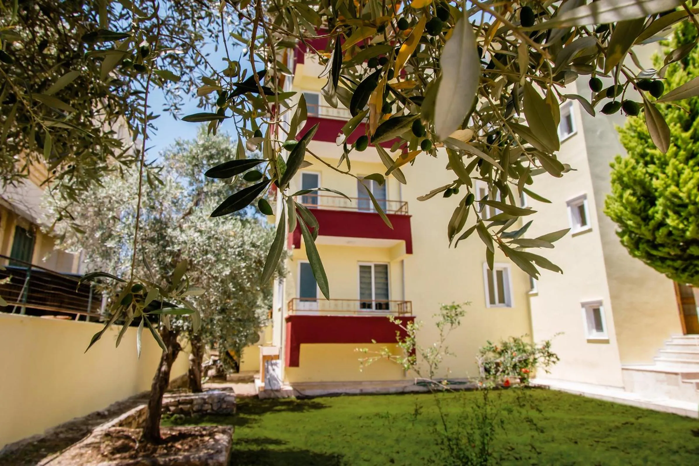 Facade/entrance in Misa Pension Apart