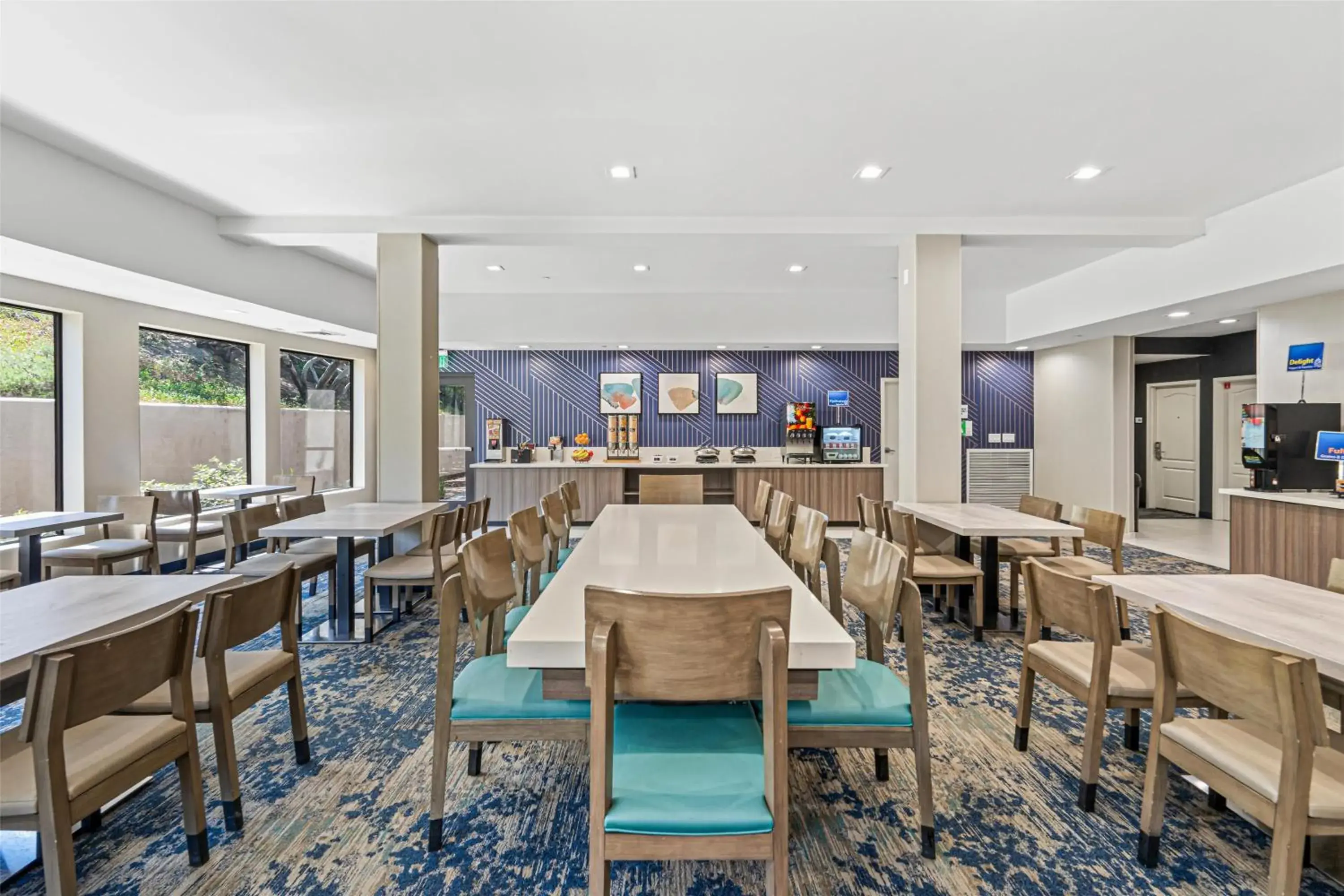 Breakfast in Best Western Valencia/Six Flags Inn & Suites Breakfast in Best Western Valencia/Six Flags Inn & Suites