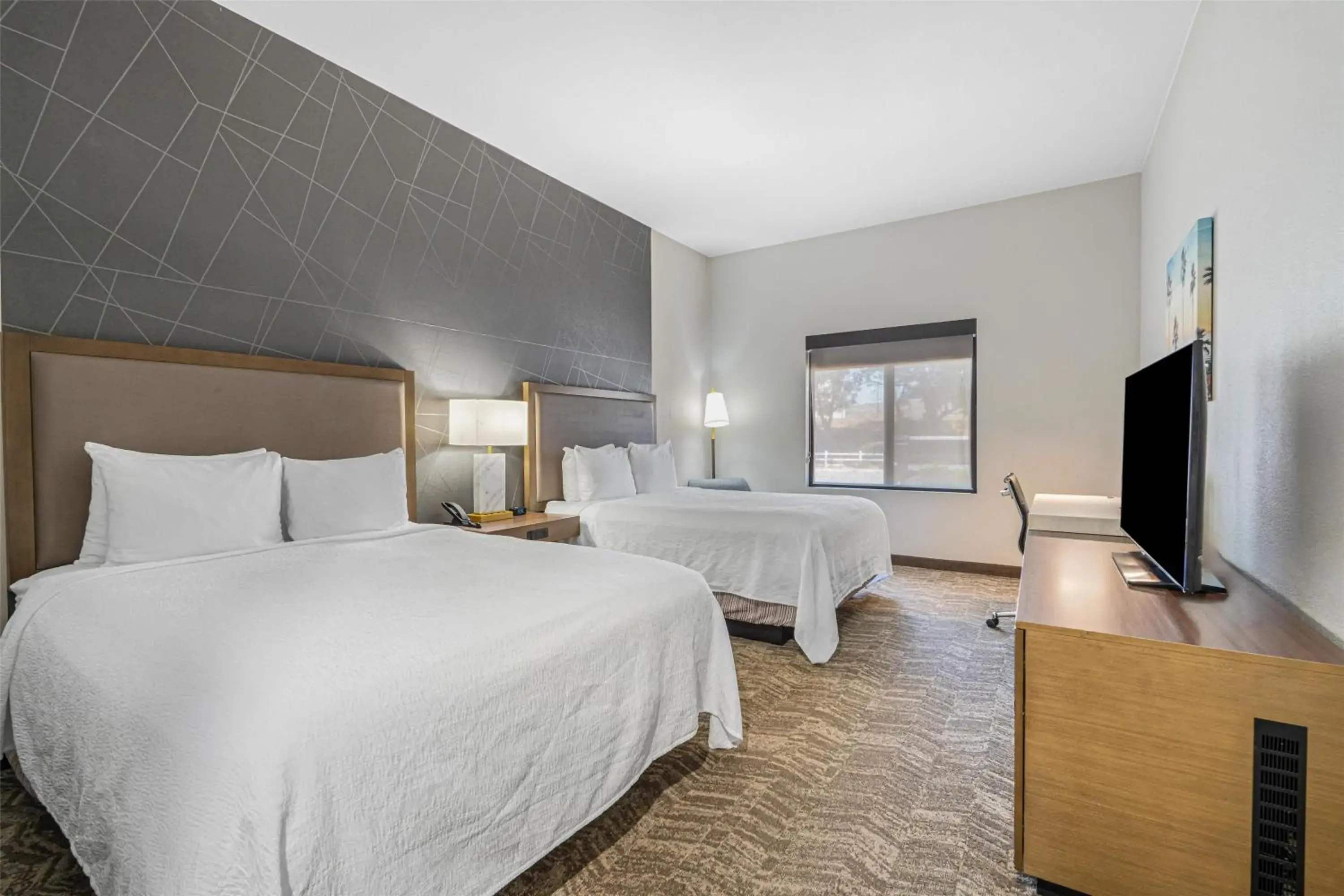 Queen Room with Two Queen Beds in Best Western Valencia/Six Flags Inn & Suites Queen Room with Two Queen Beds in Best Western Valencia/Six Flags Inn & Suites