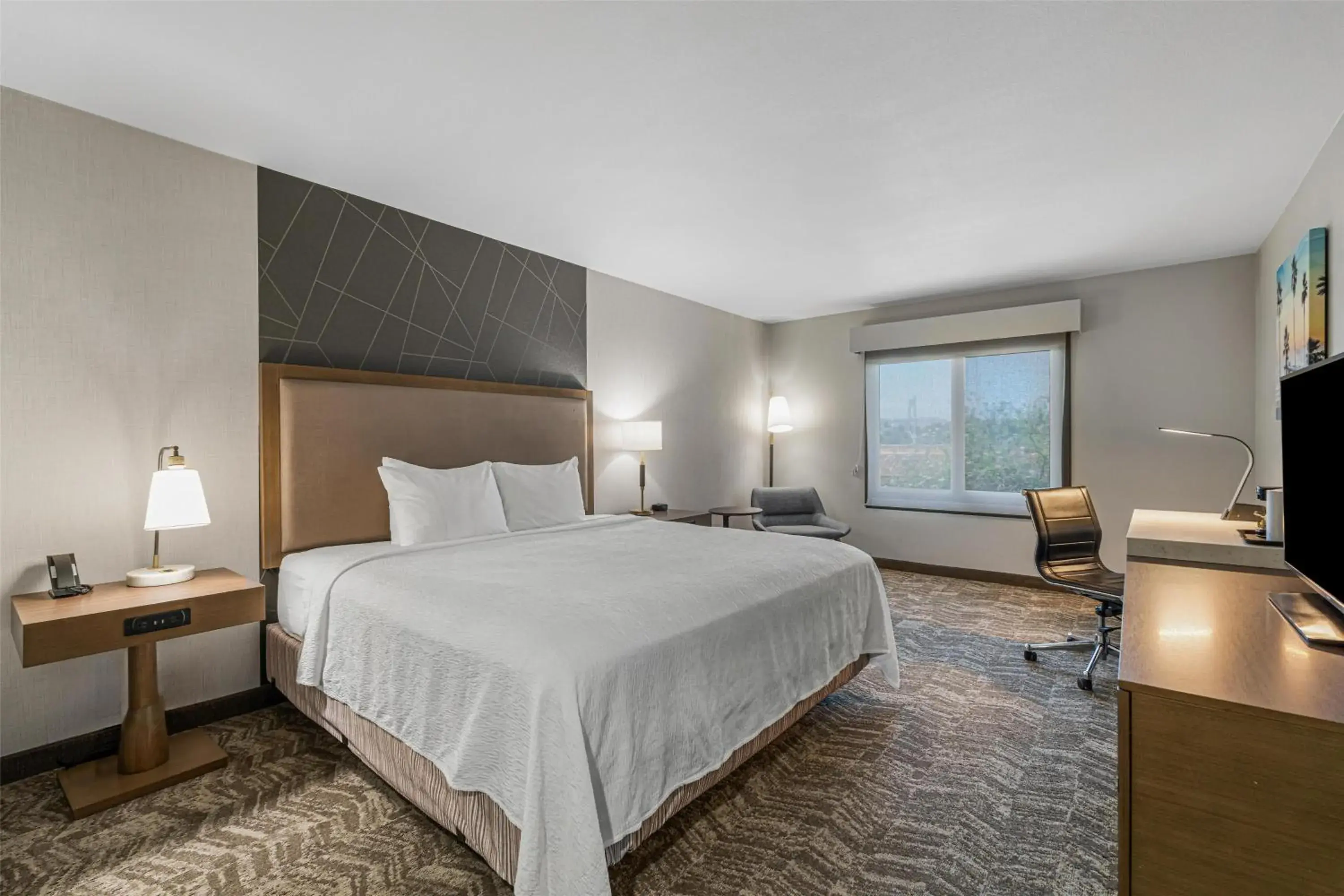 King Room - Non-Smoking in Best Western Valencia/Six Flags Inn & Suites King Room - Non-Smoking in Best Western Valencia/Six Flags Inn & Suites