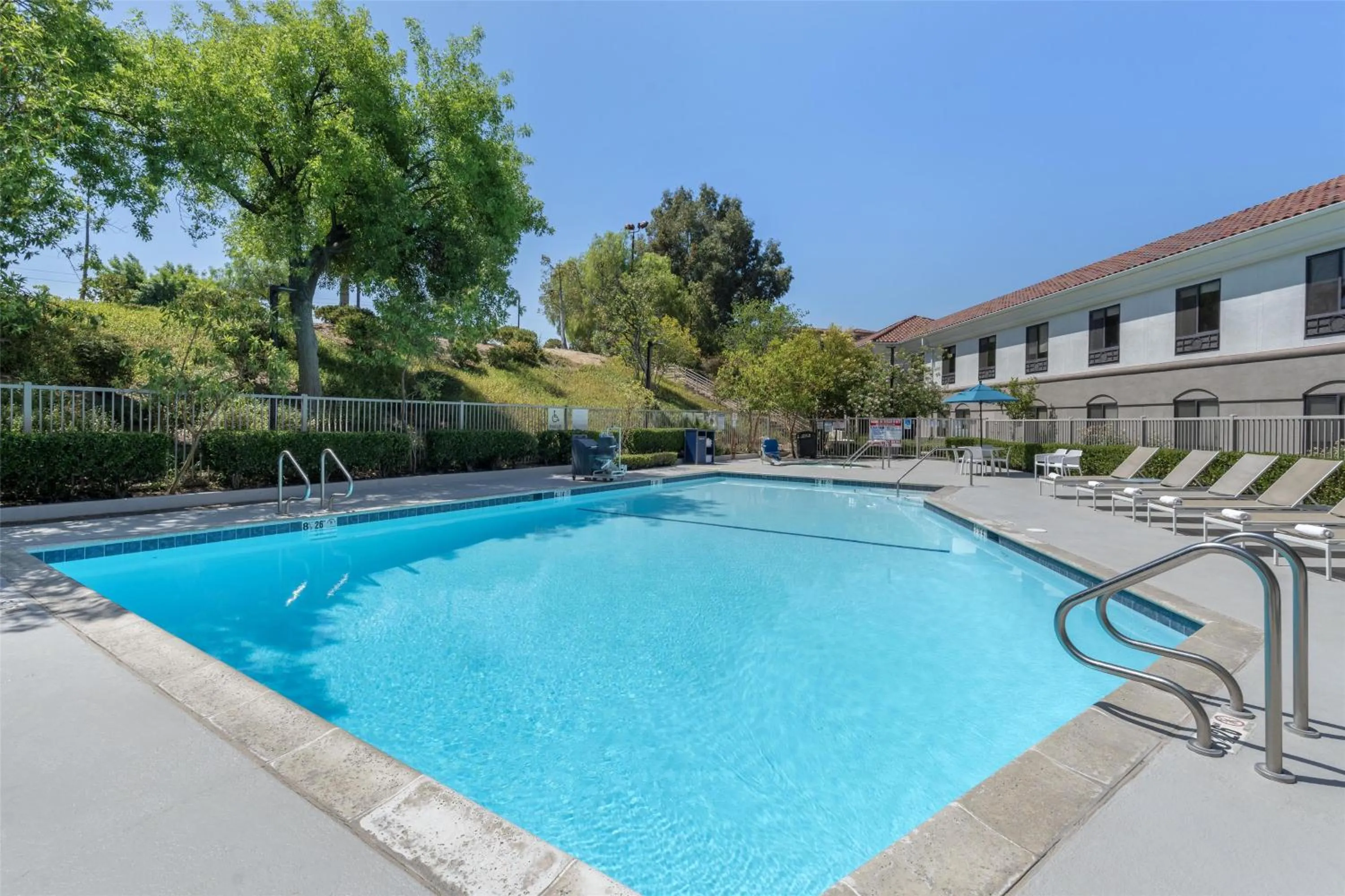 Pool view in Best Western Valencia/Six Flags Inn & Suites