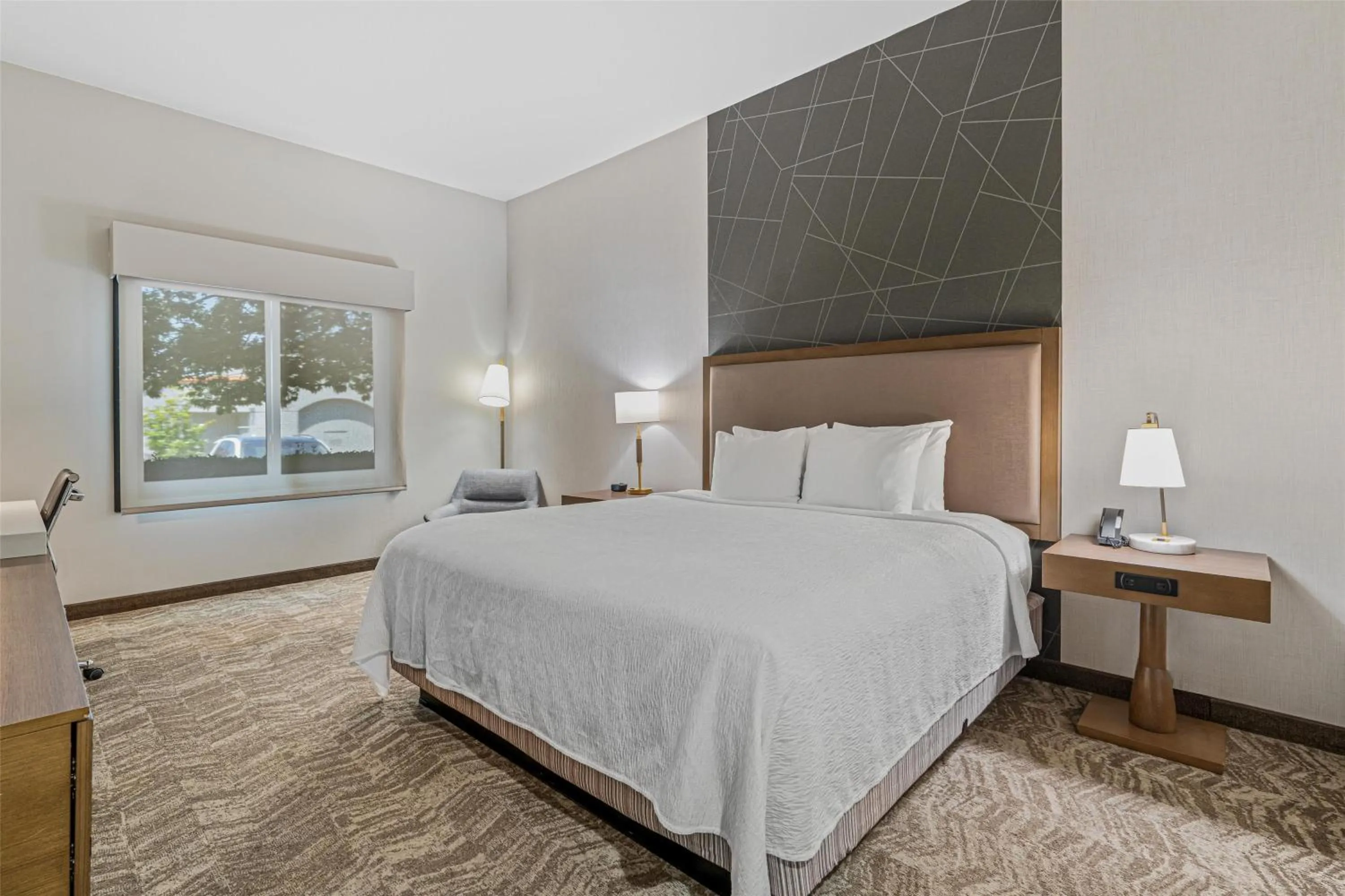 Bedroom, Bed in Best Western Valencia/Six Flags Inn & Suites