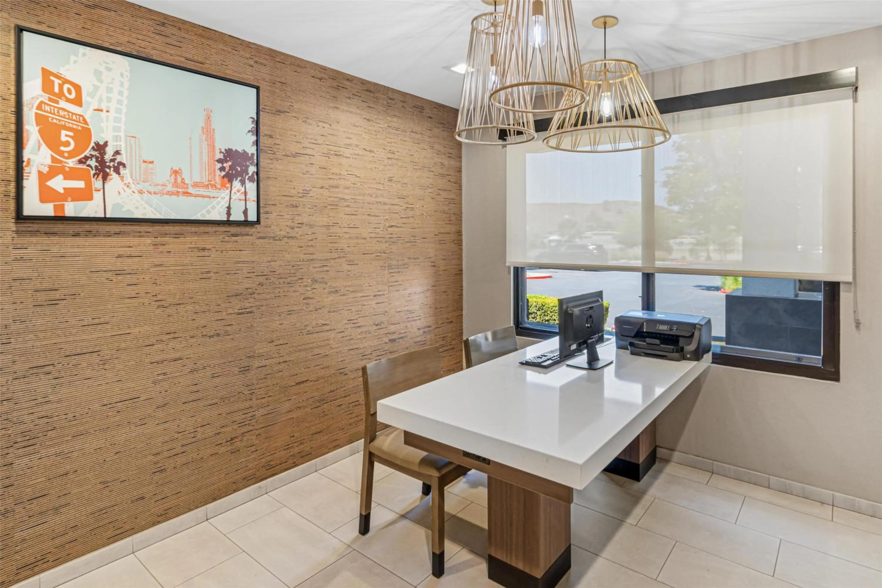 Business facilities in Best Western Valencia/Six Flags Inn & Suites