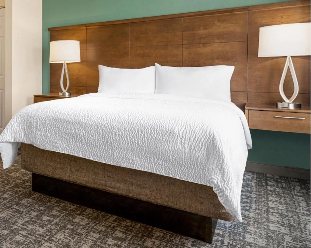 Bed in Staybridge Suites Oklahoma City-Quail Springs by IHG