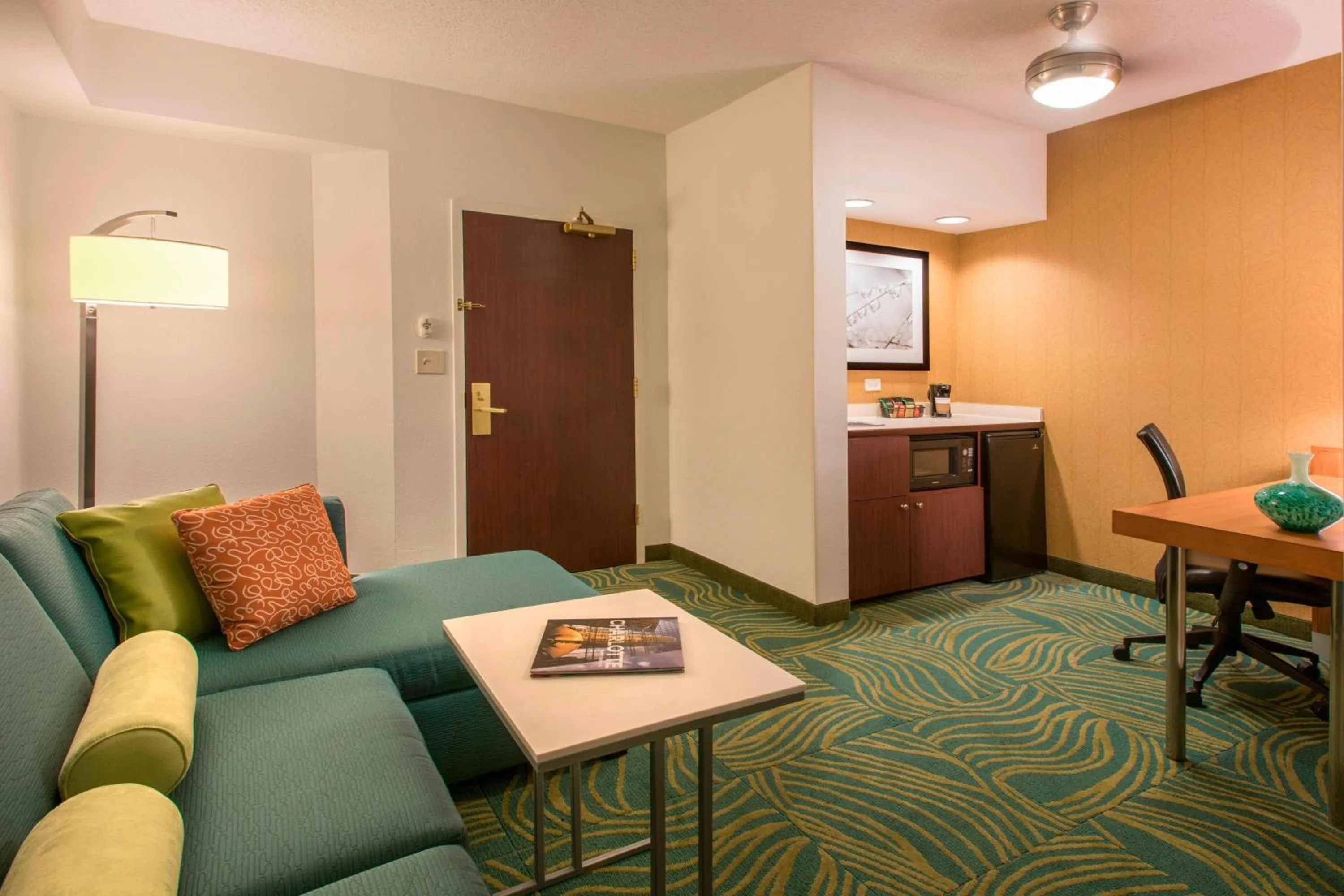 Living room in SpringHill Suites by Marriott Charlotte Airport