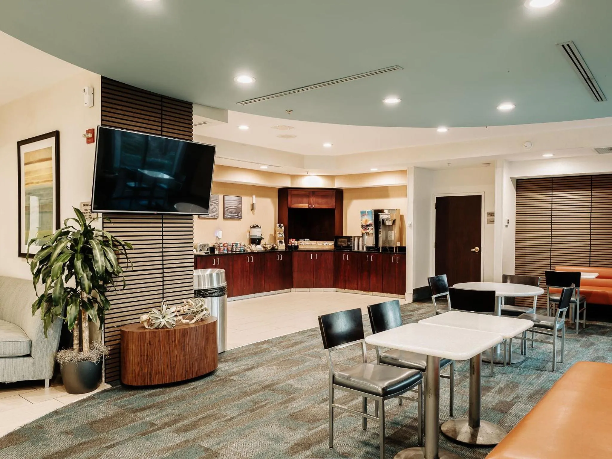 The Beacon Charlotte Airport by IHG