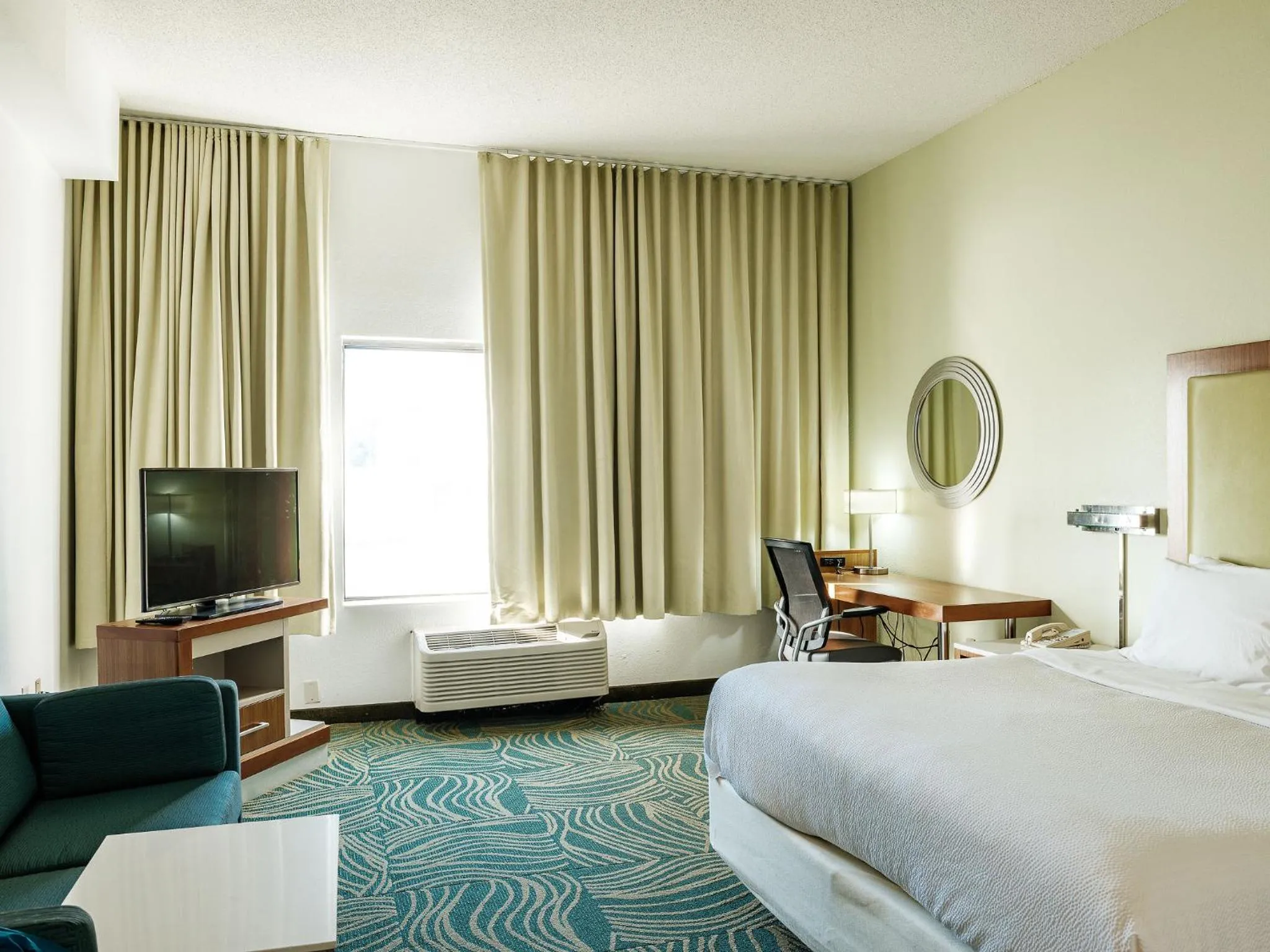 Bed in The Beacon Charlotte Airport by IHG