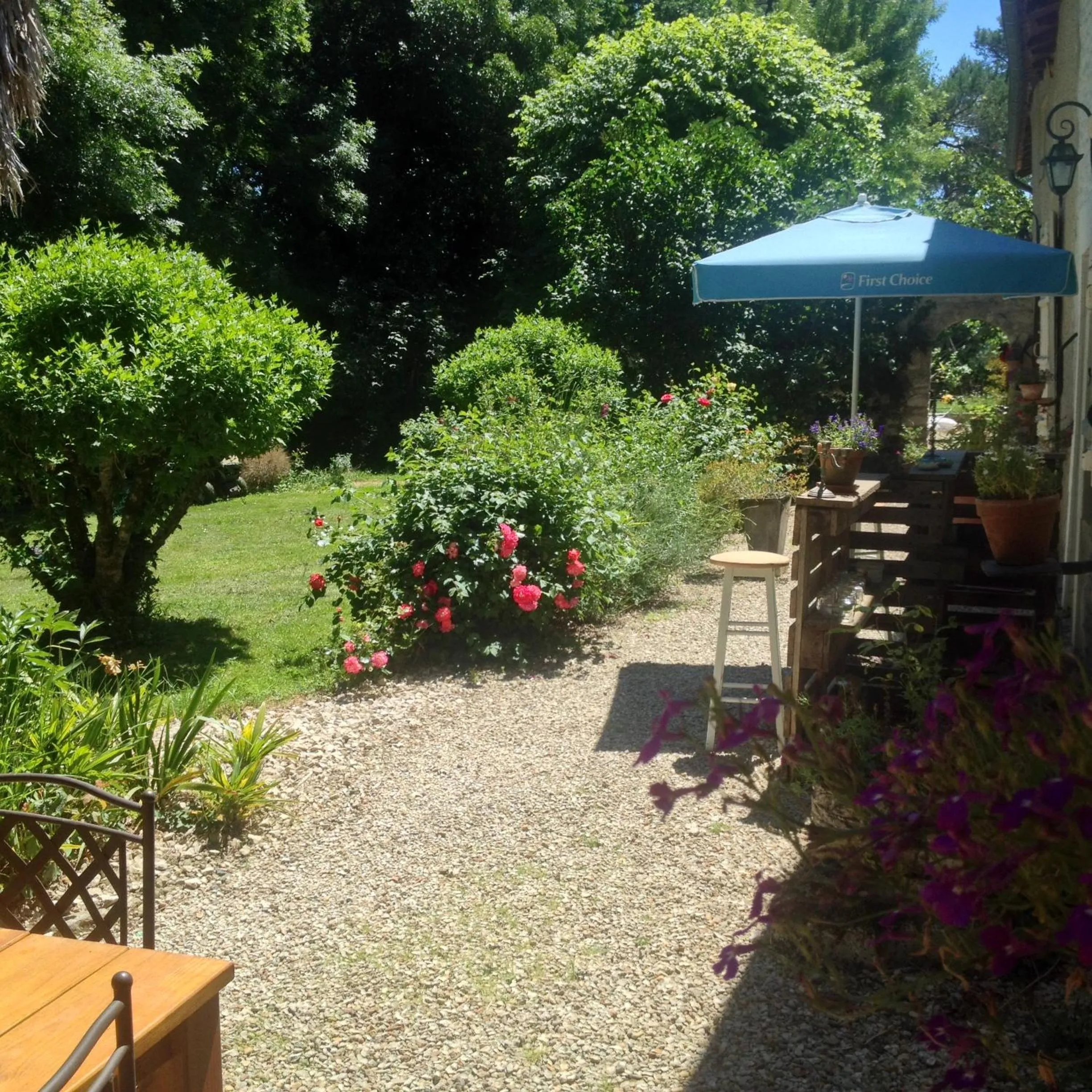 Facade/entrance in Gite du Calme 3 Star Bed & Breakfast Cognac