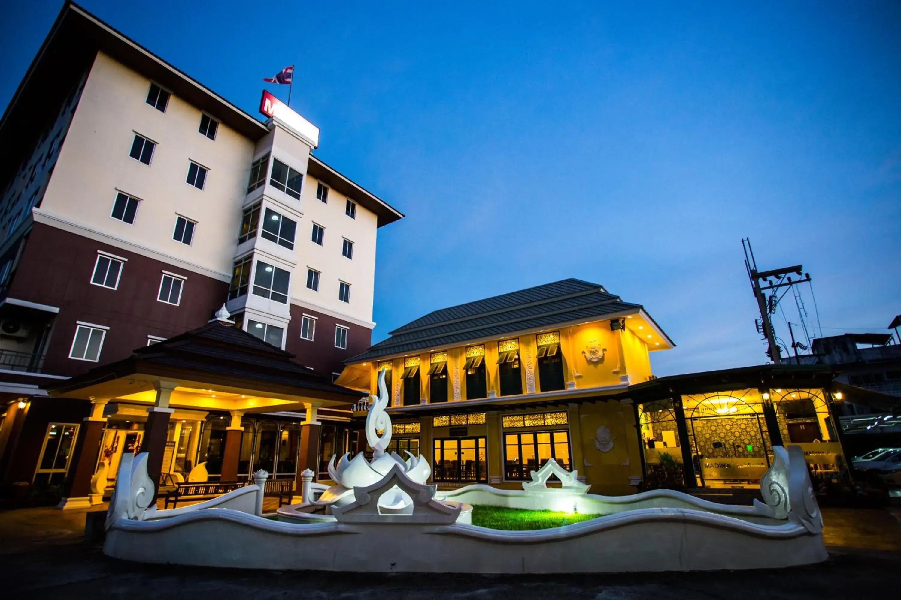 Property building in Madina Rayong Hotel Property building in Madina Rayong Hotel