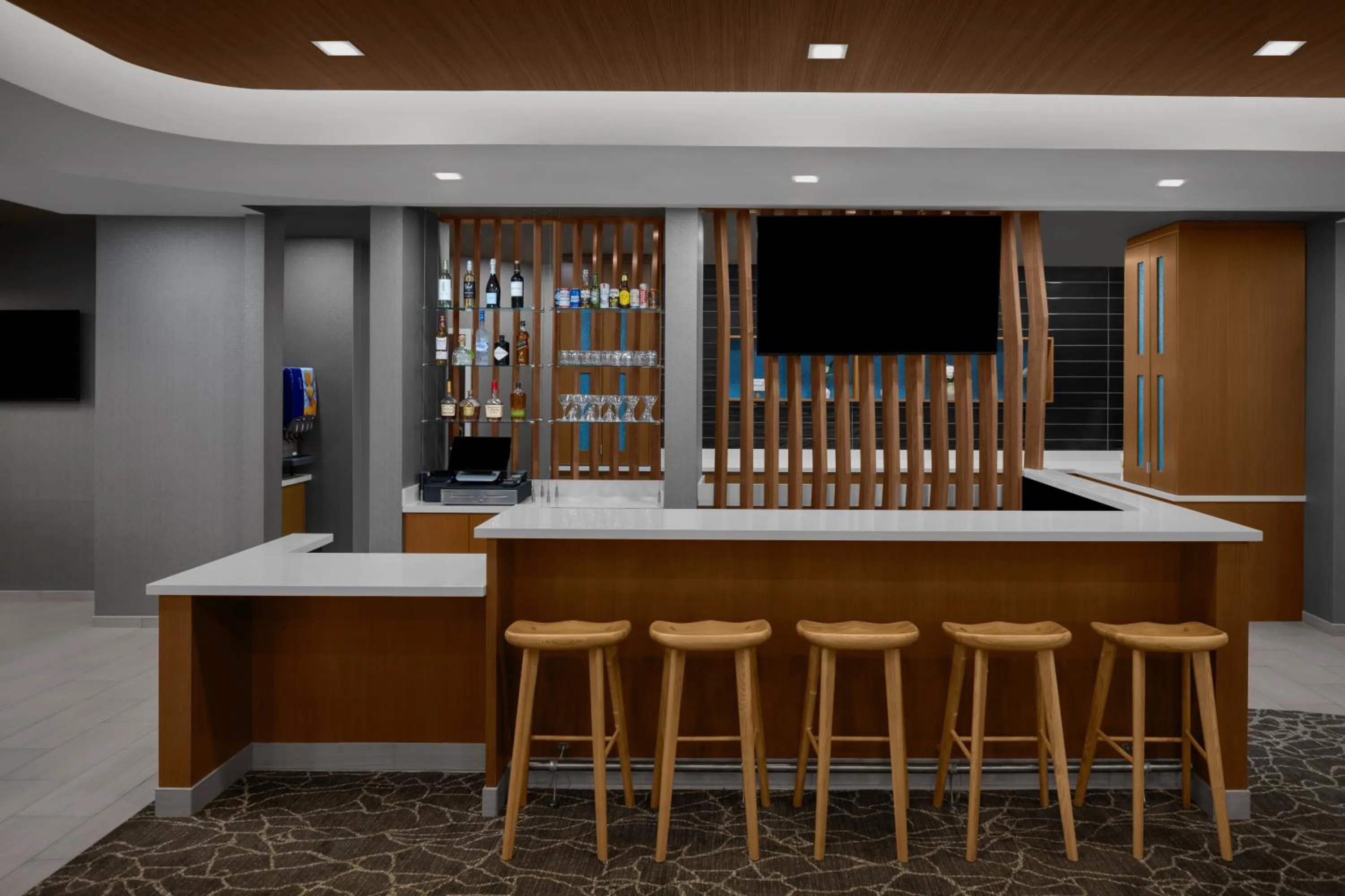 Lounge or bar in SpringHill Suites by Marriott Grand Rapids Airport Southeast