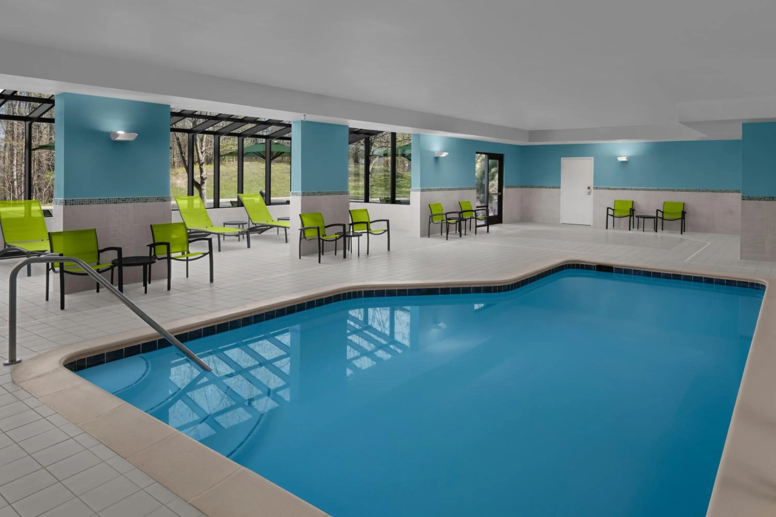 Swimming pool in SpringHill Suites by Marriott Grand Rapids Airport Southeast