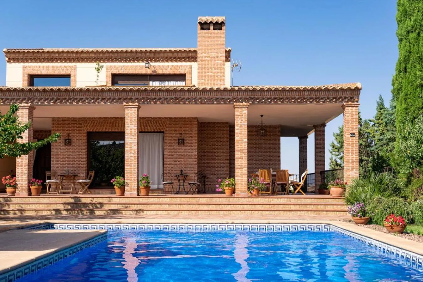Pool view in Villa Marín Toledo