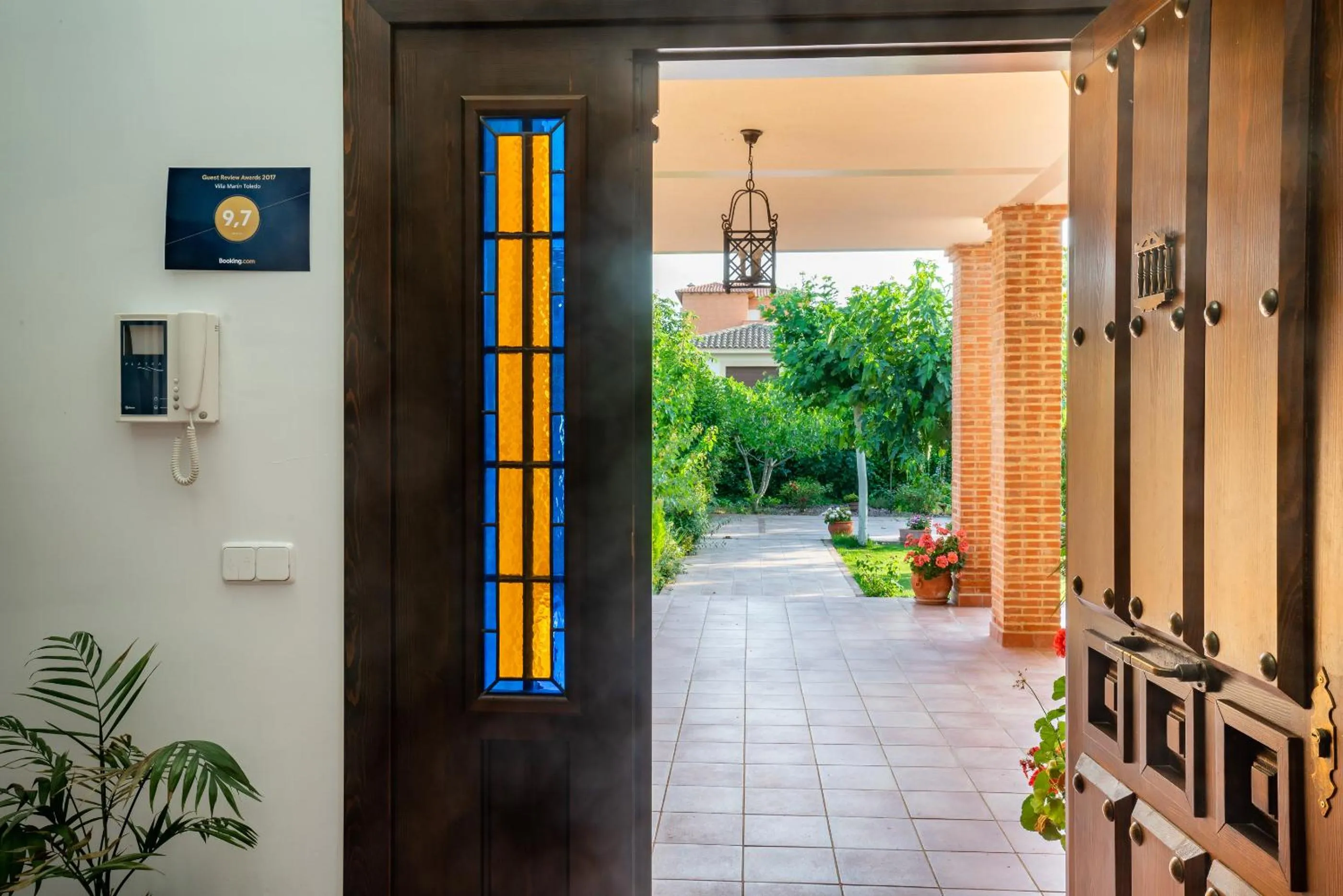 Facade/entrance in Villa Marín Toledo