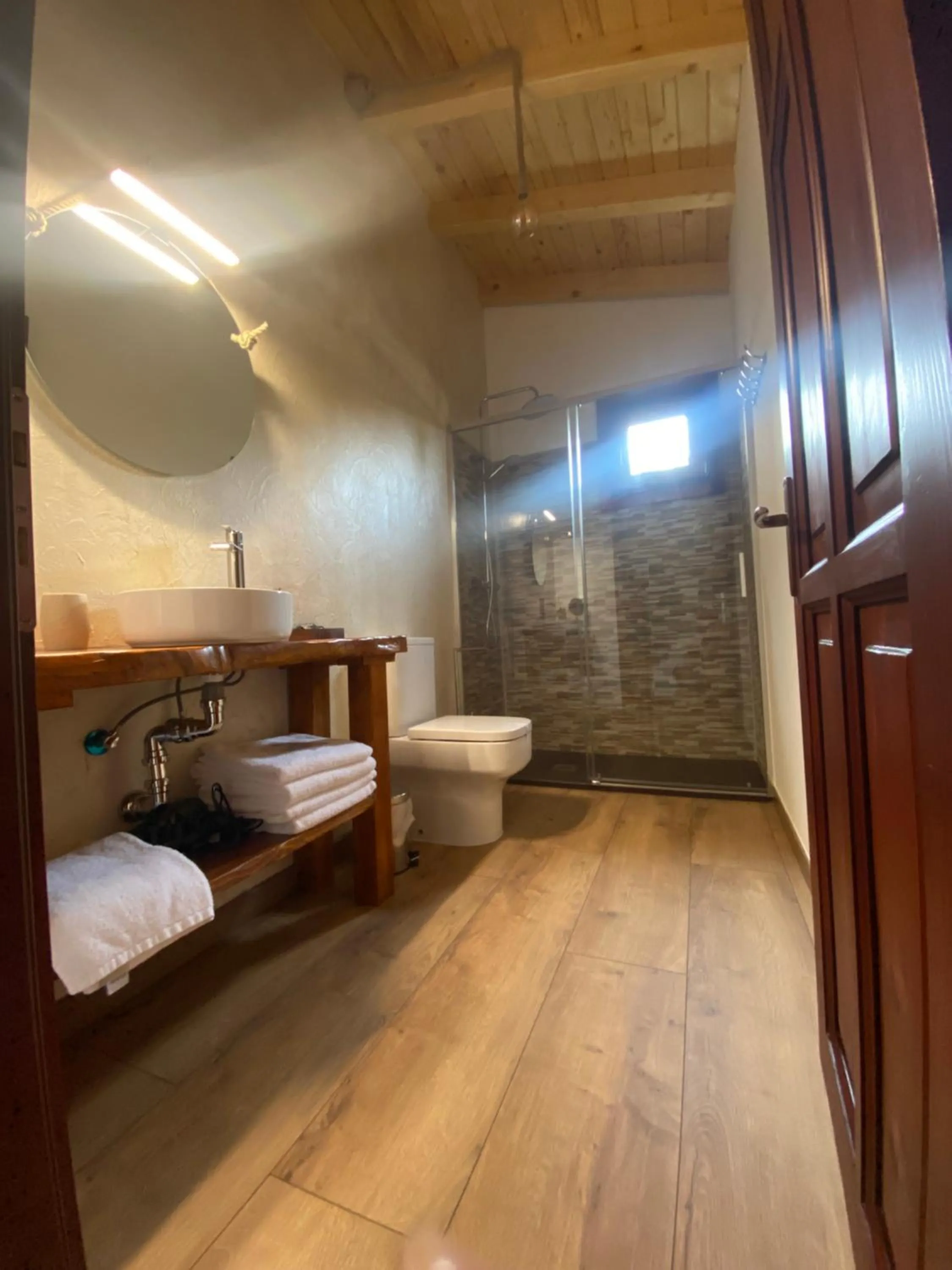 Bathroom, Bed in Villa Marín Toledo