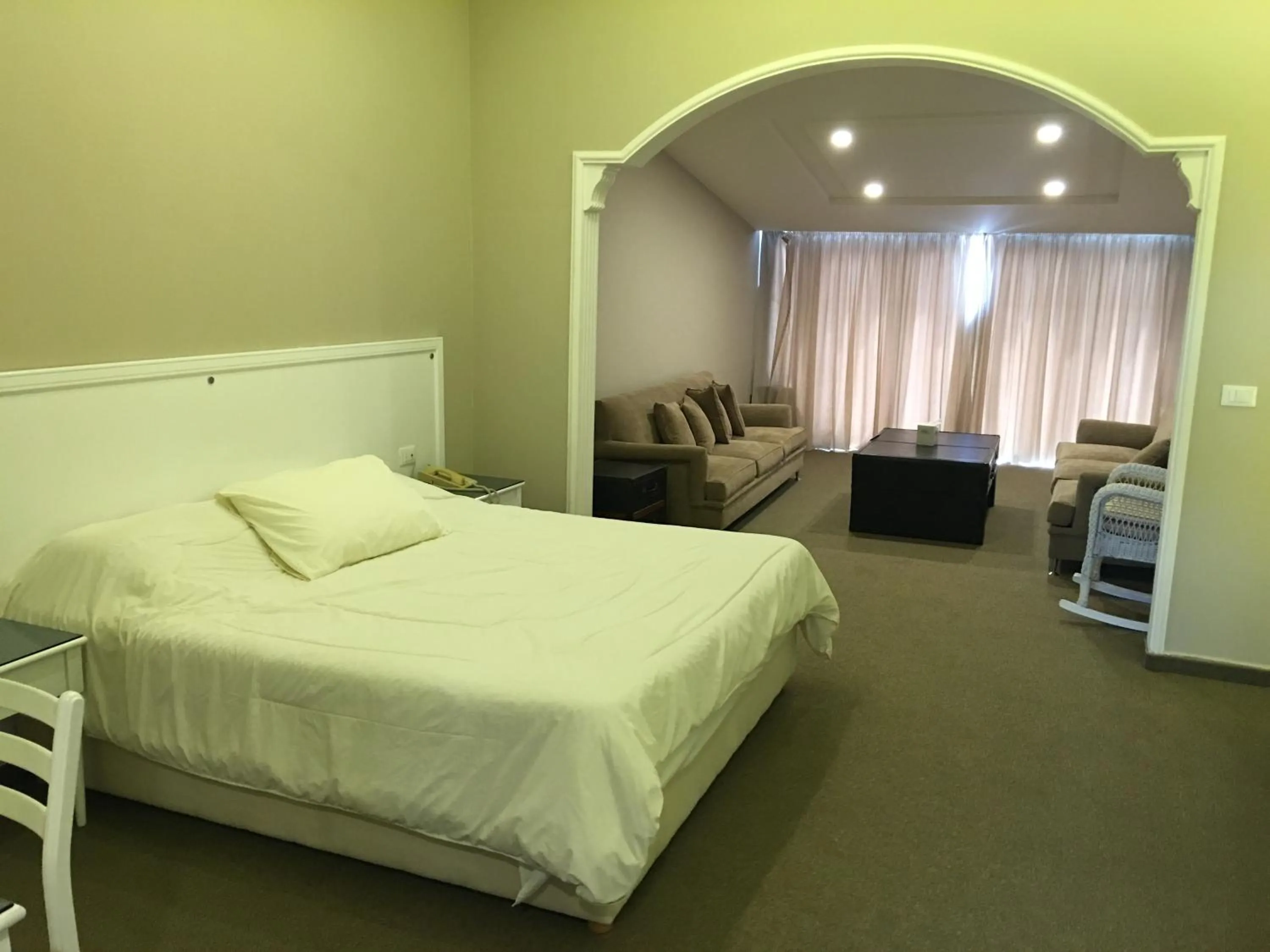 Photo of the whole room, Bed in Platinum Hotel