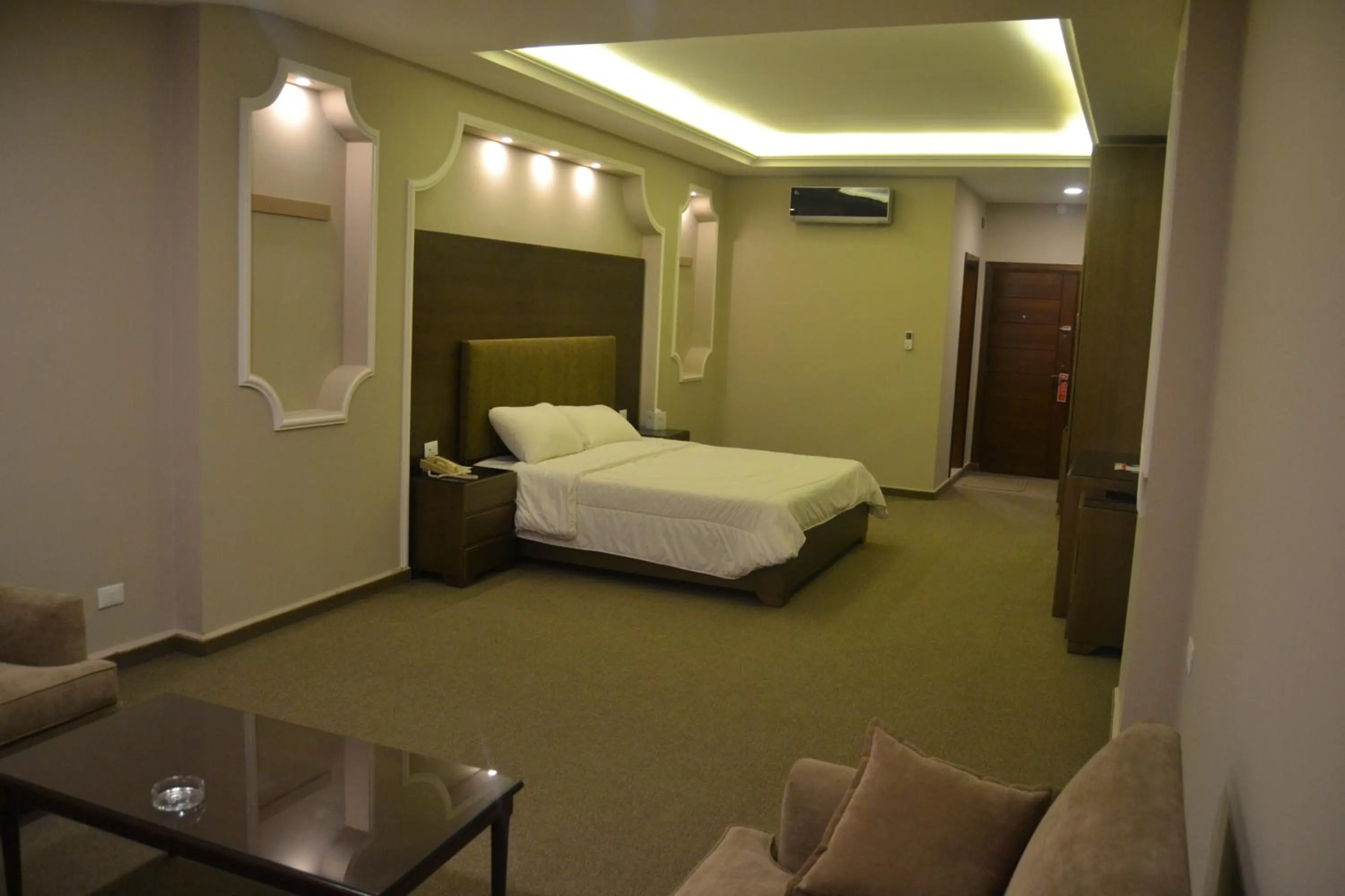 Photo of the whole room, Bed in Platinum Hotel