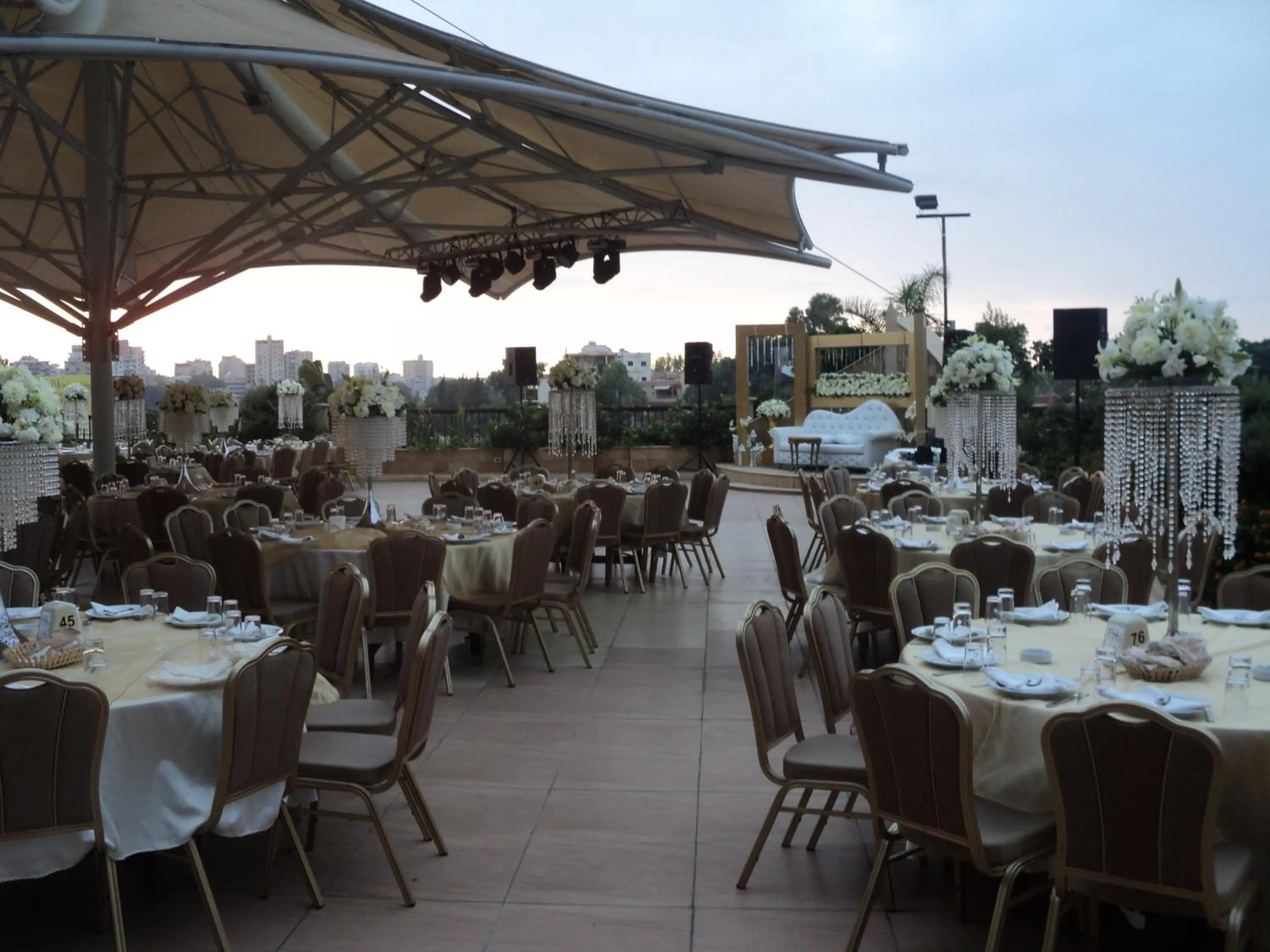 Restaurant/places to eat in Platinum Hotel