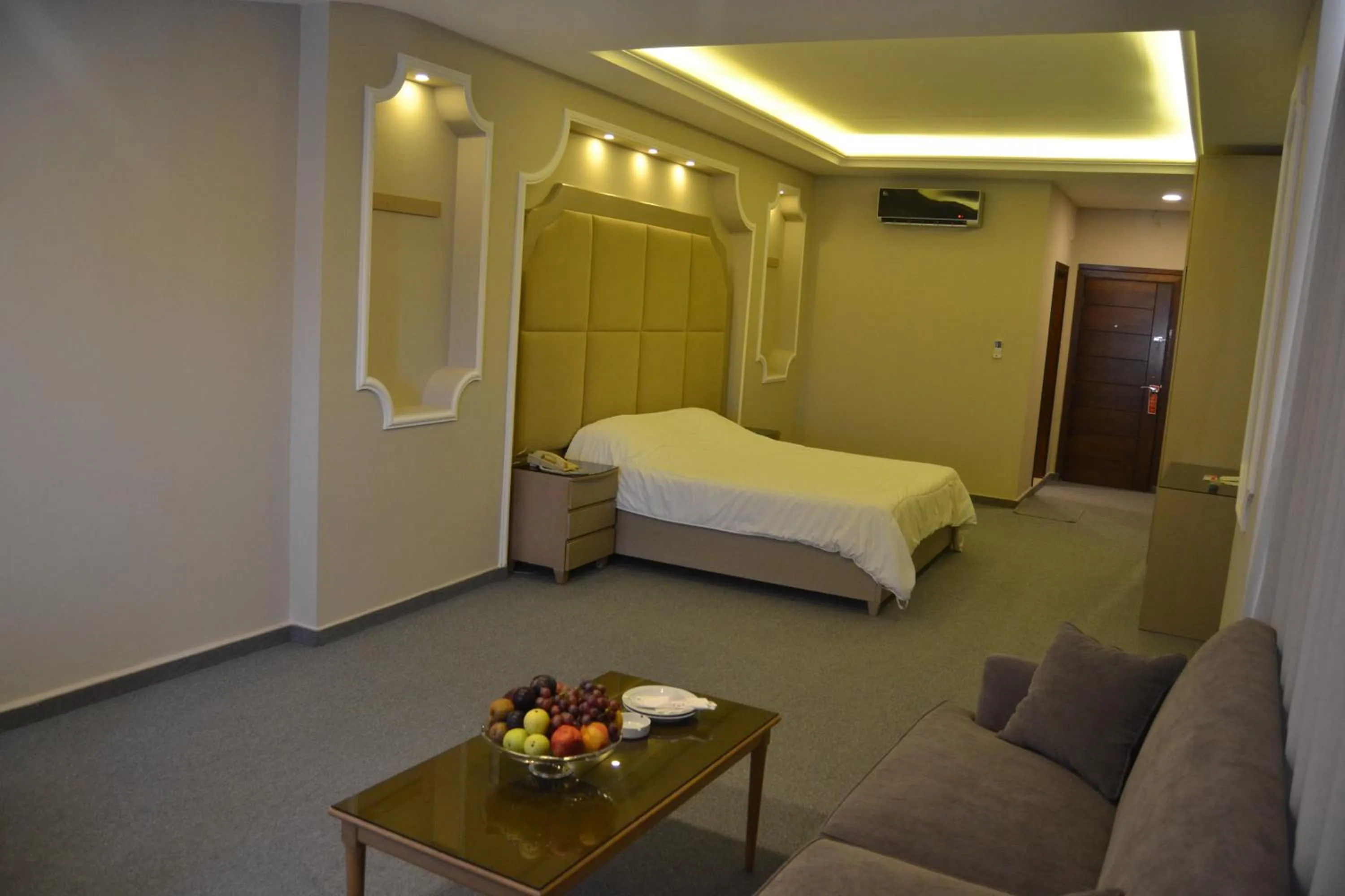 Photo of the whole room, Bed in Platinum Hotel