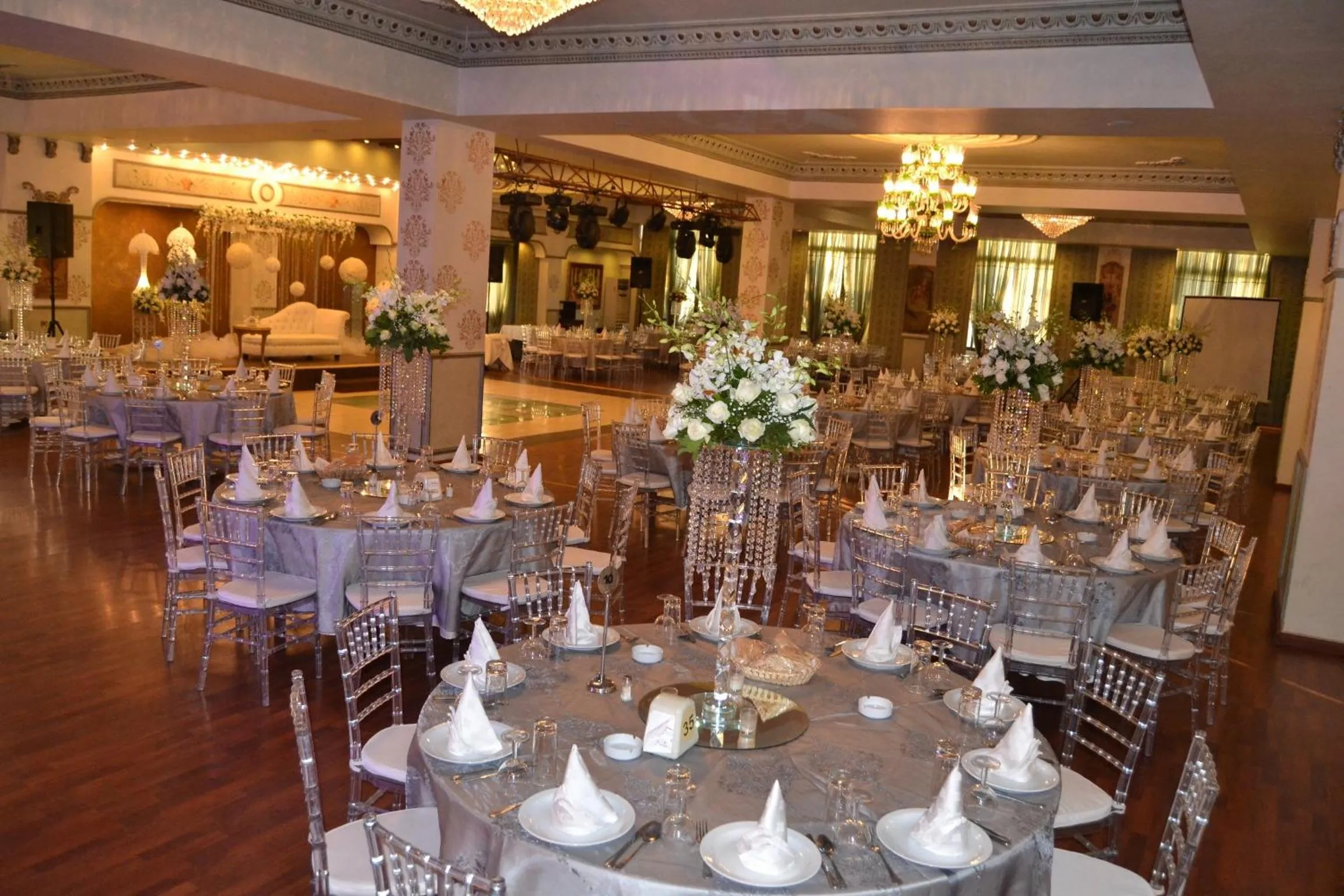 Restaurant/places to eat in Platinum Hotel