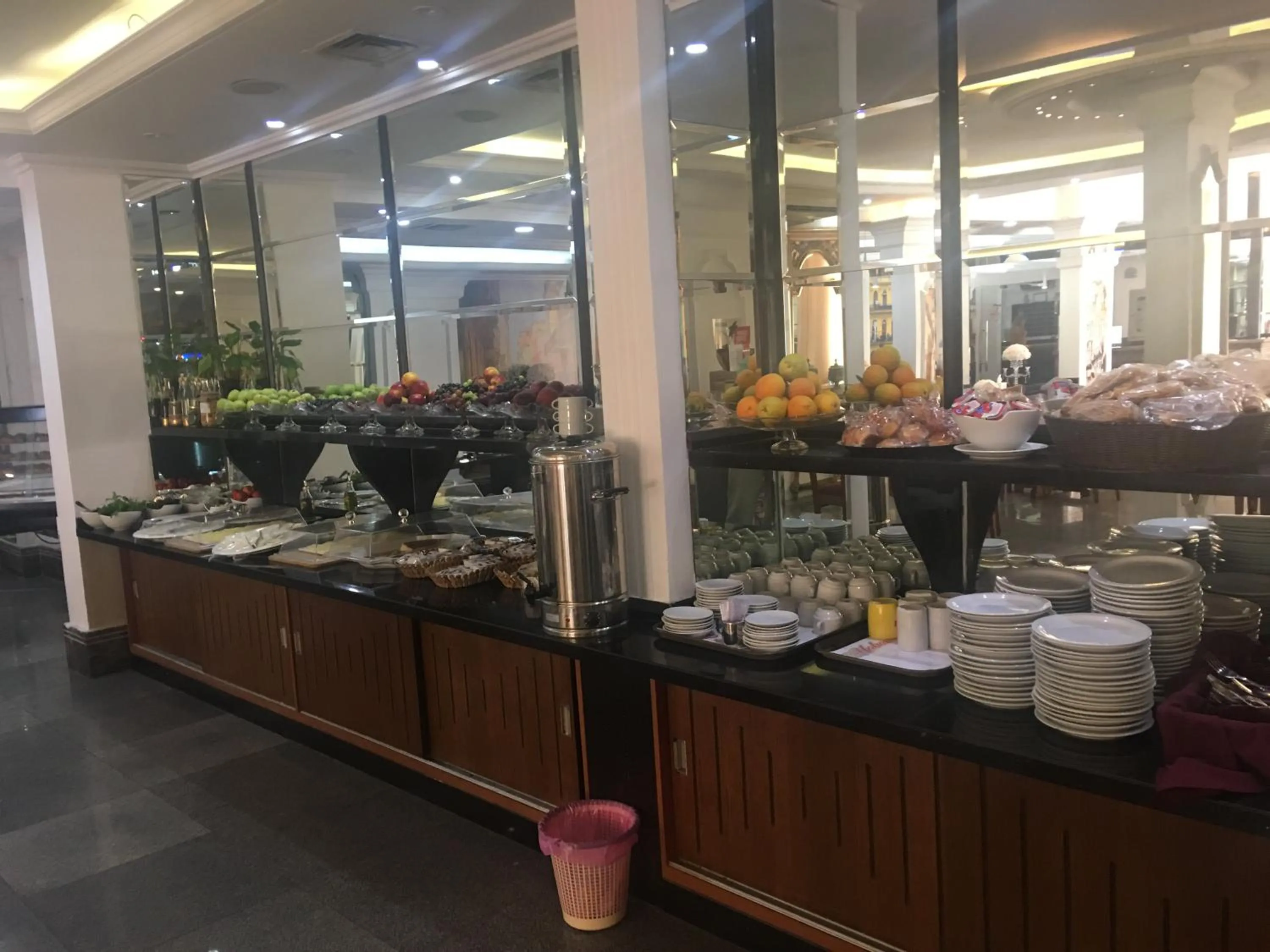 Restaurant/places to eat in Platinum Hotel