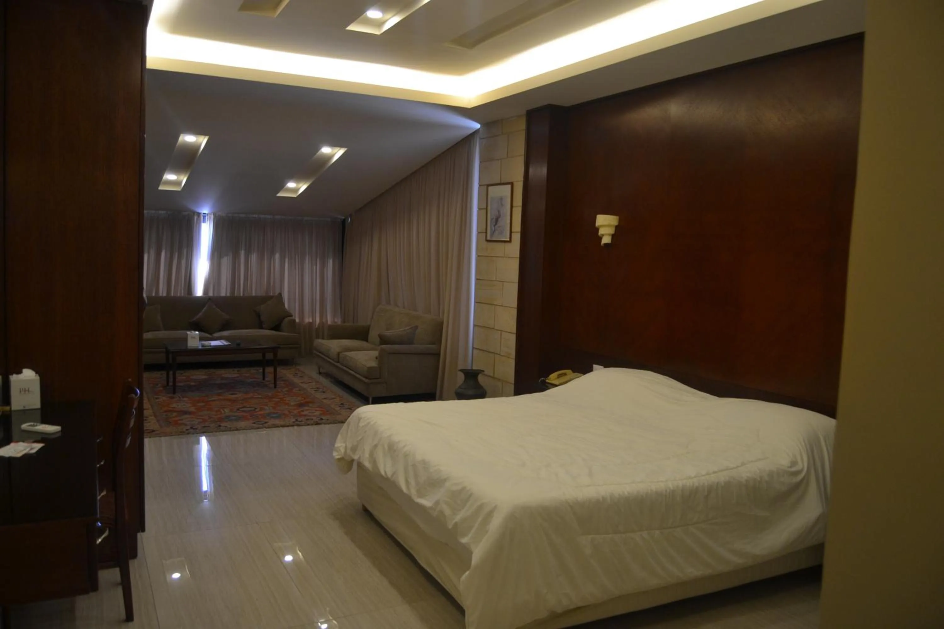 Photo of the whole room, Bed in Platinum Hotel