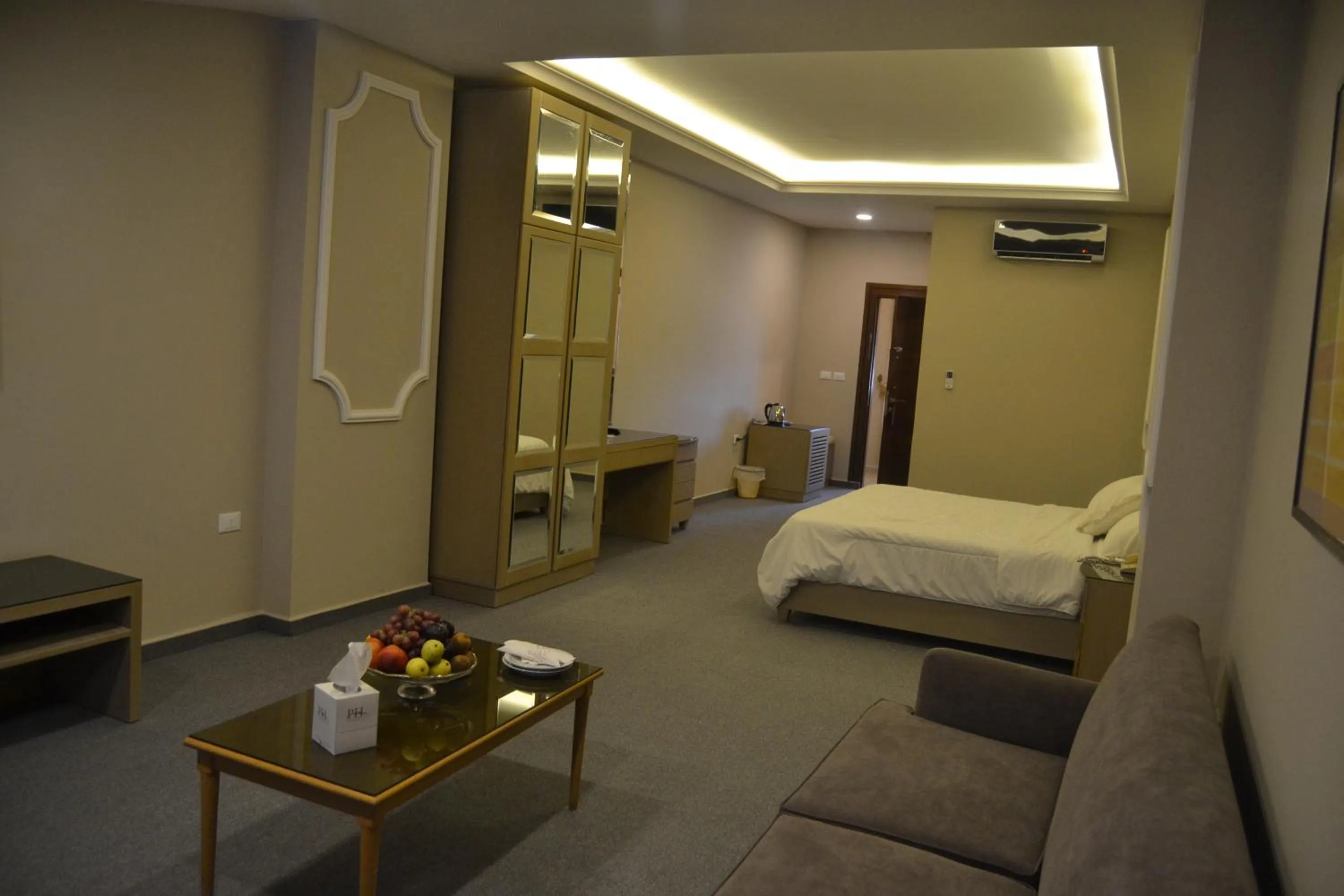 Photo of the whole room, Bed in Platinum Hotel