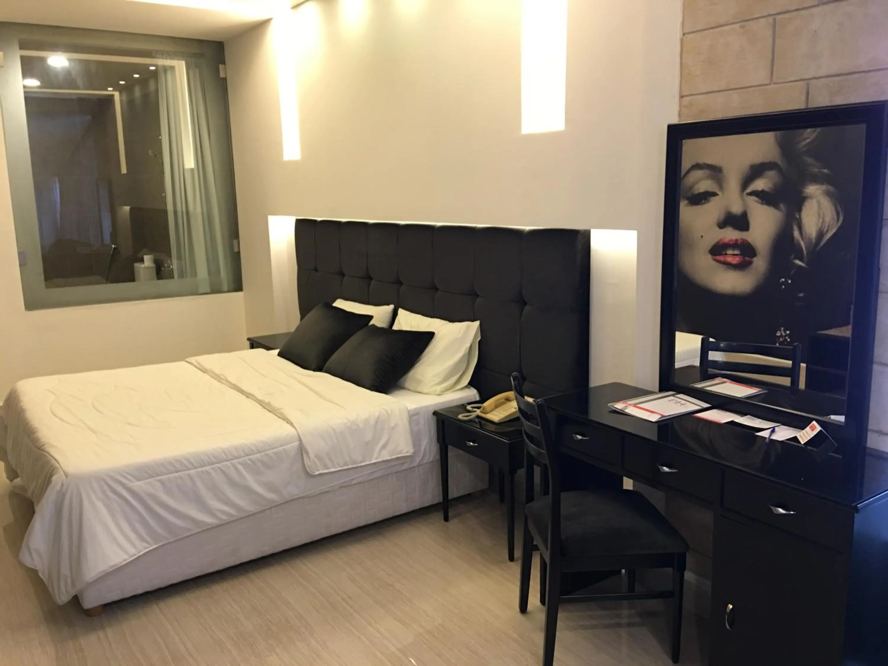 Photo of the whole room, Bed in Platinum Hotel