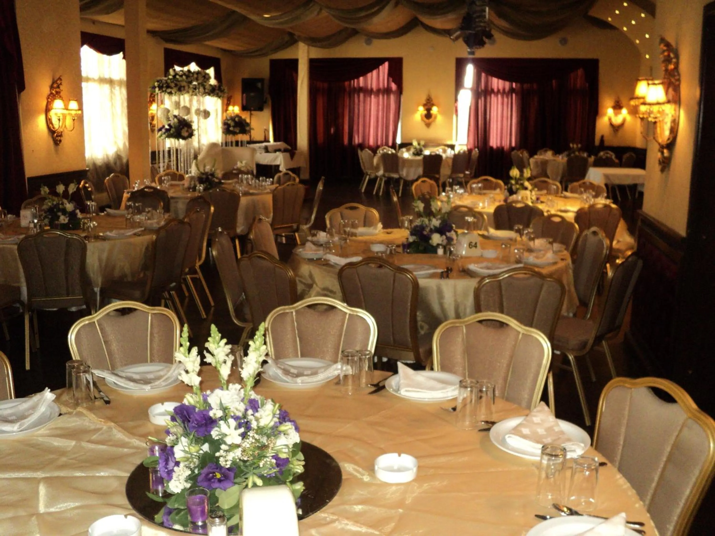 Restaurant/places to eat in Platinum Hotel