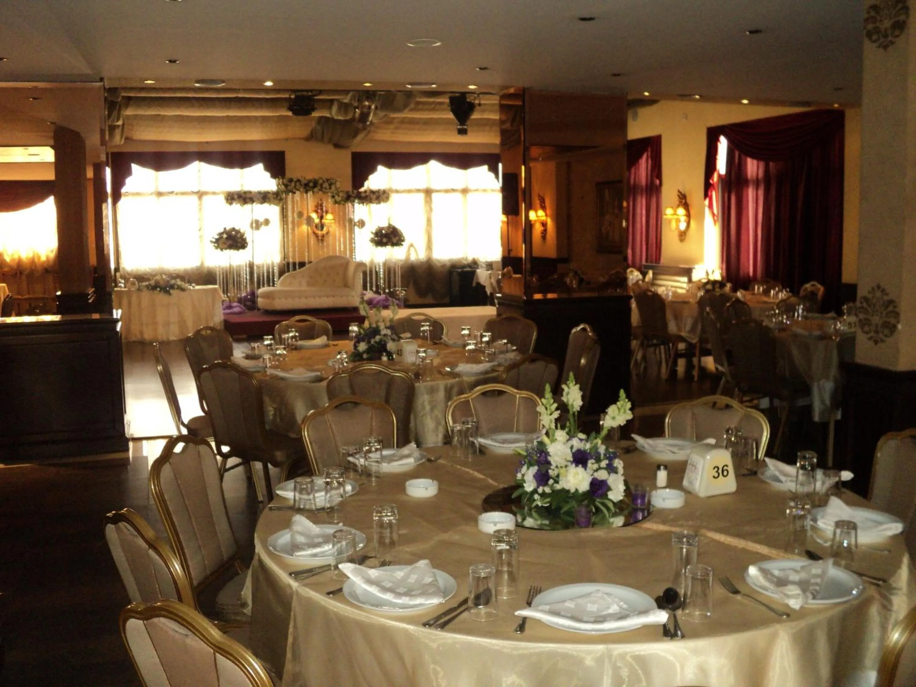 Restaurant/places to eat in Platinum Hotel