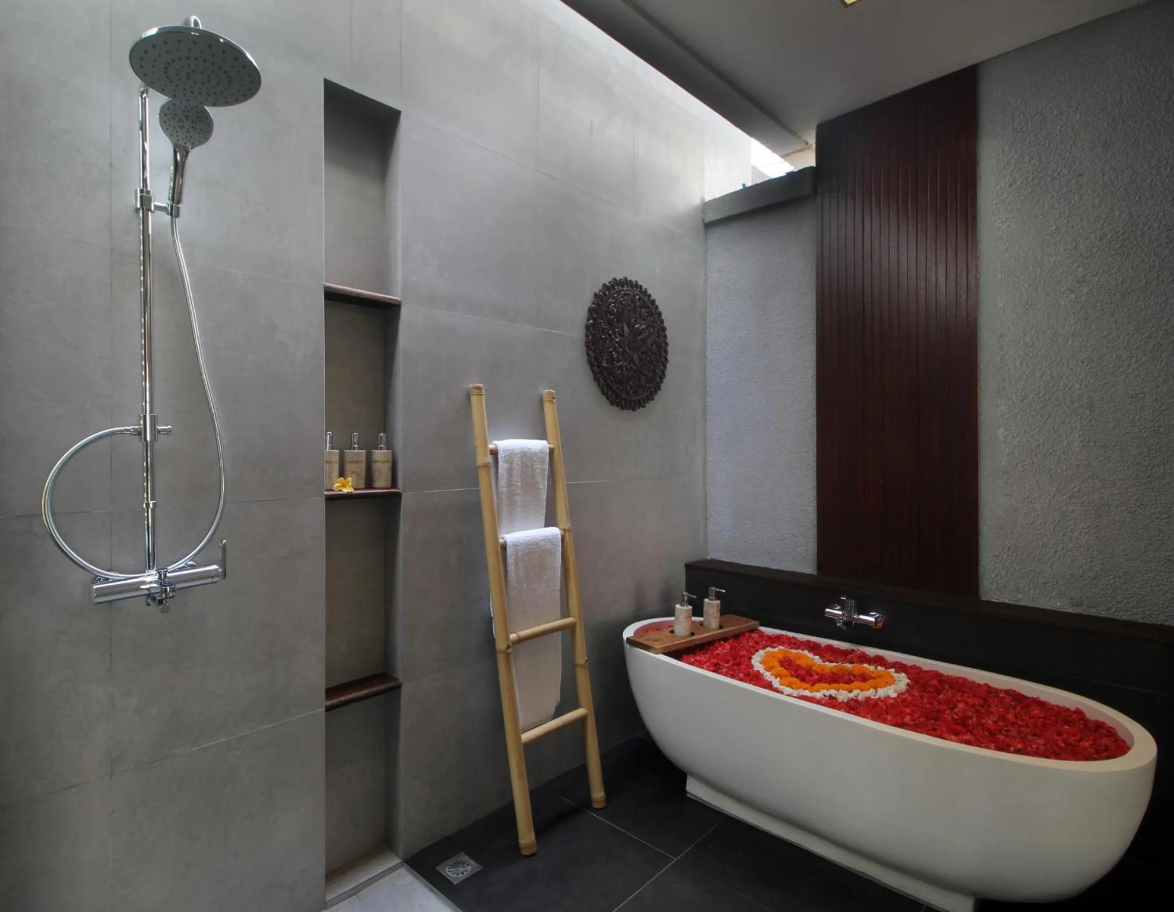 Shower, Bed in Sudha Villa Bali Baik-Baik