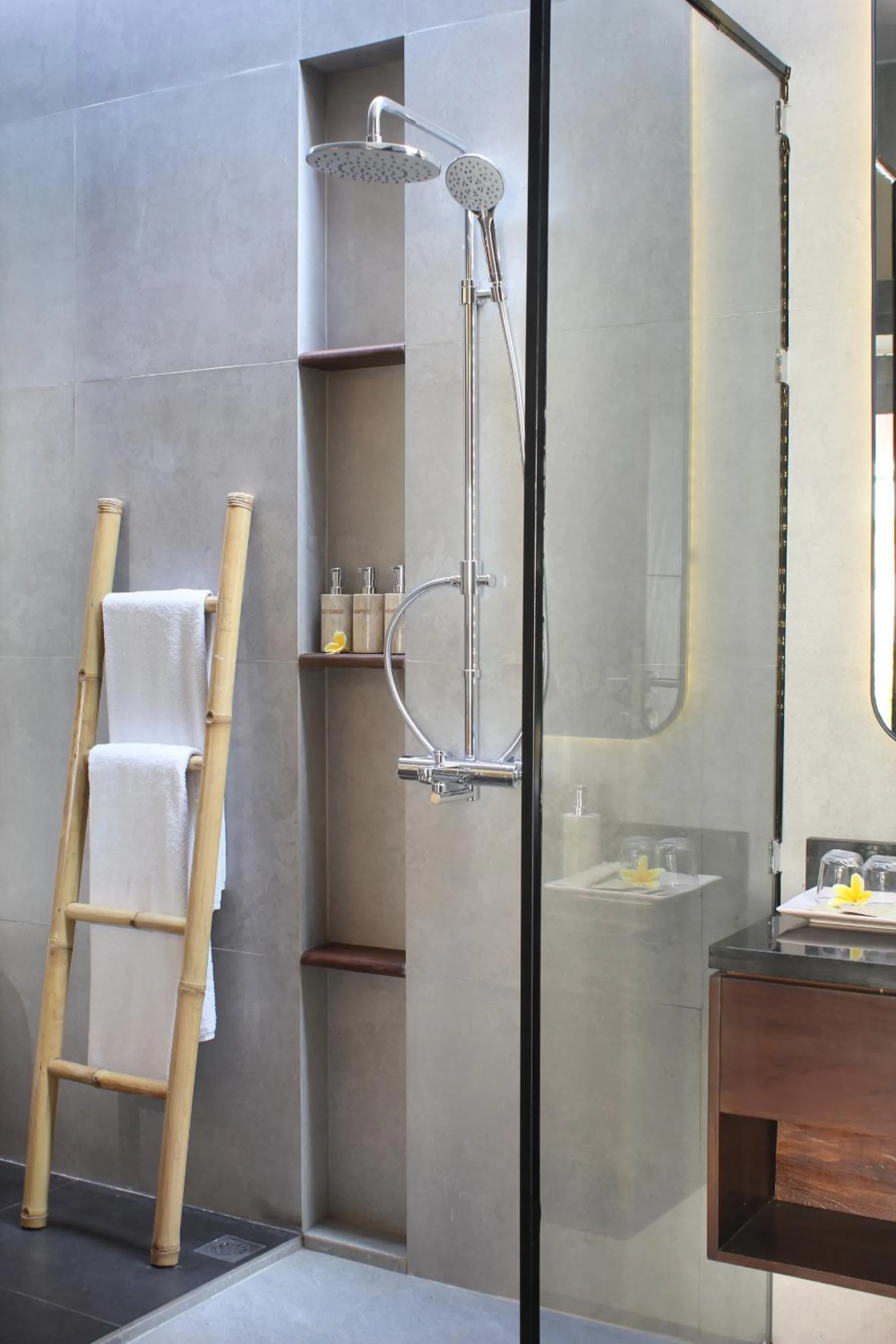 Shower in Sudha Villa Bali Baik-Baik