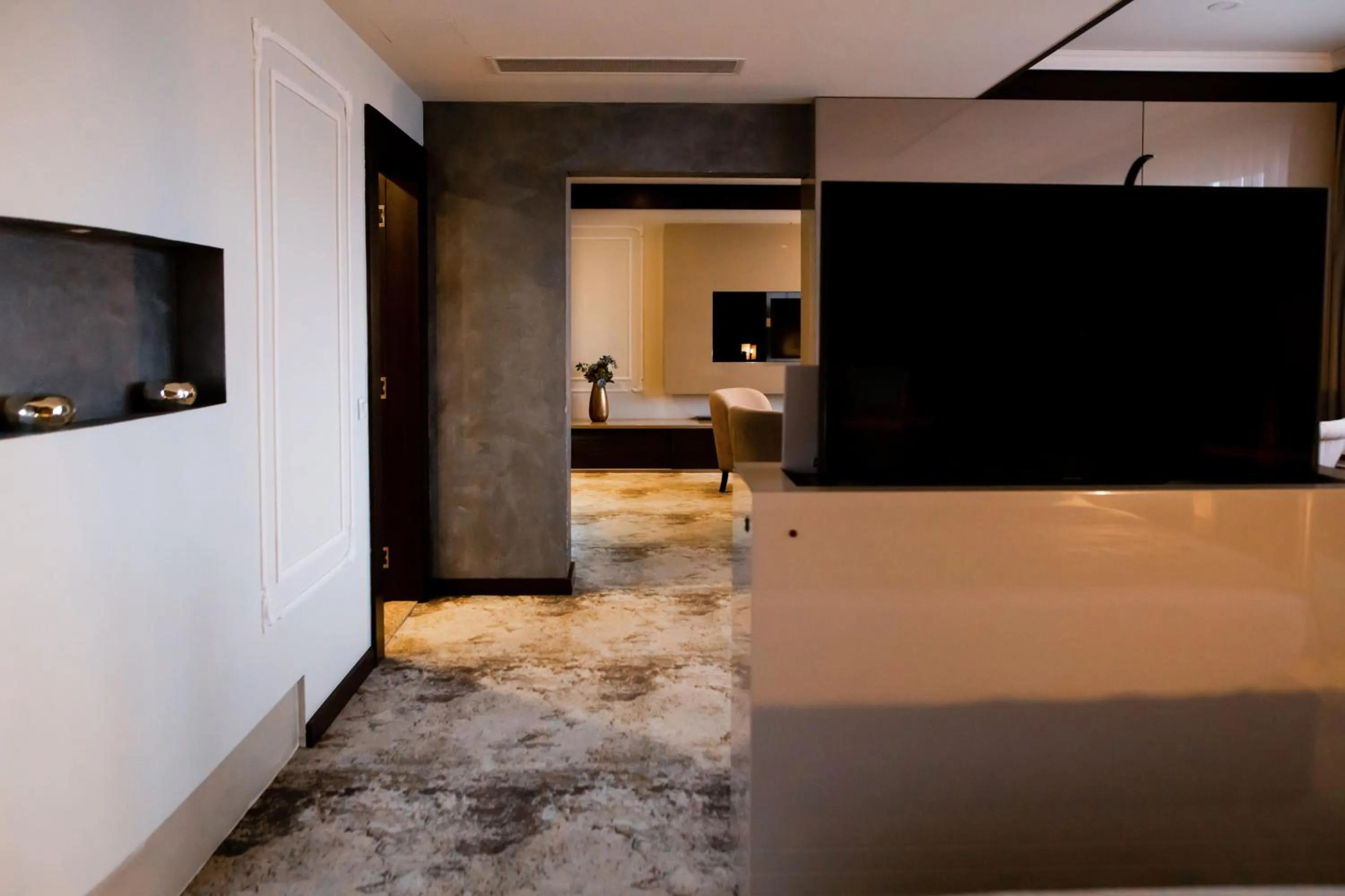 TV and multimedia in Malak Regency Hotel