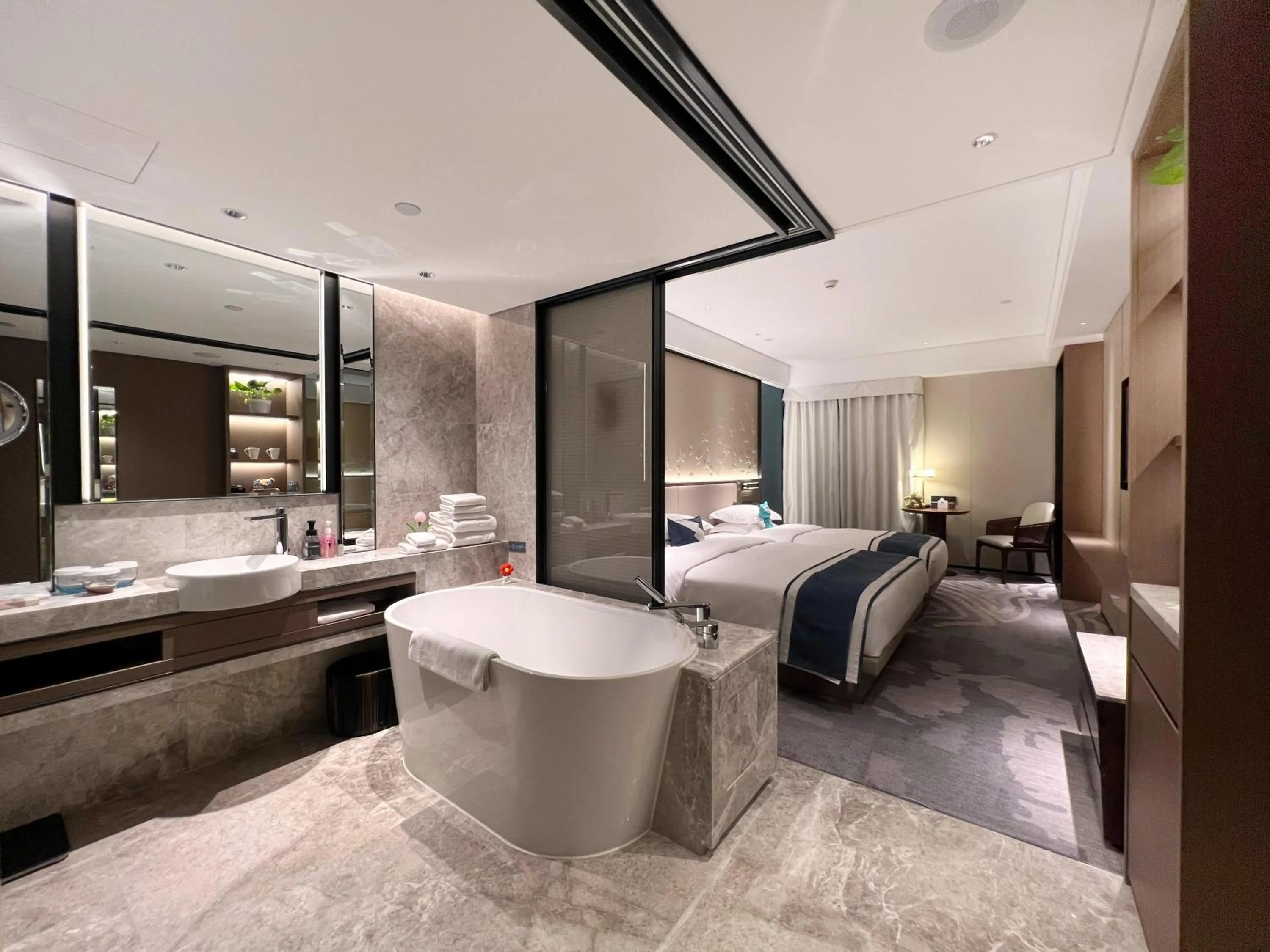 Photo of the whole room, Bed in Beijing Guangxi Hotel