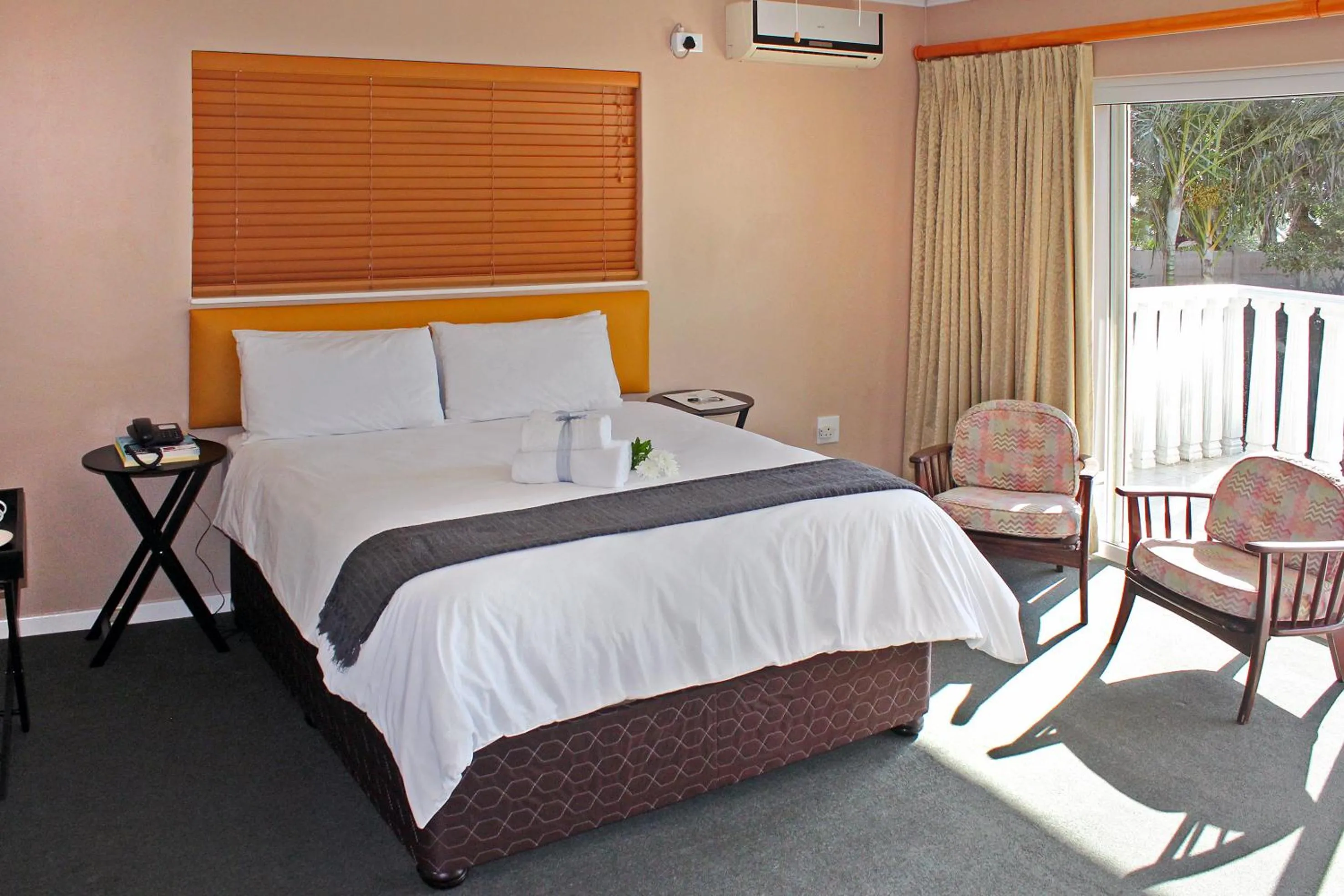 Property building, Bed in Durban Manor Guest House