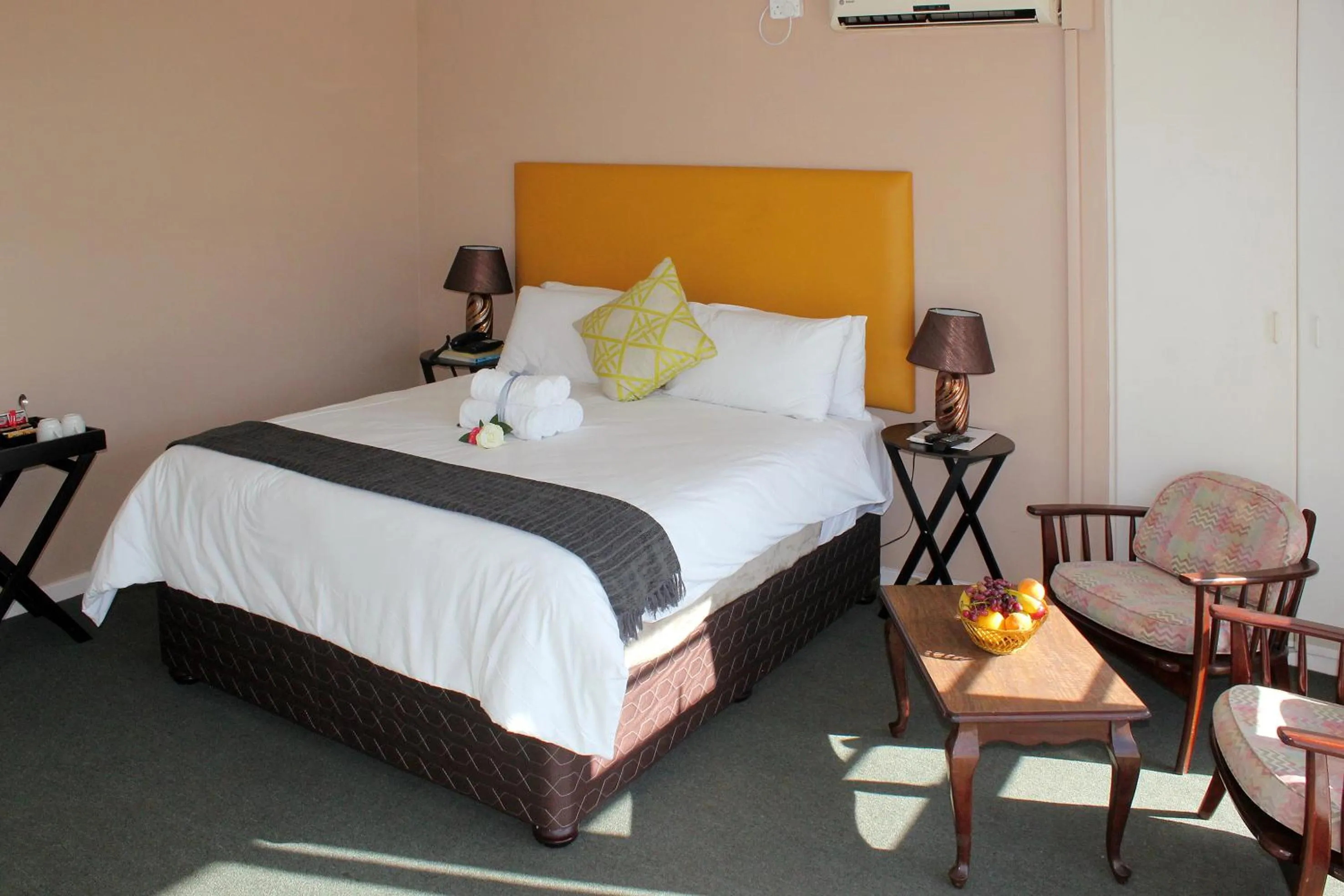 Property building, Bed in Durban Manor Guest House