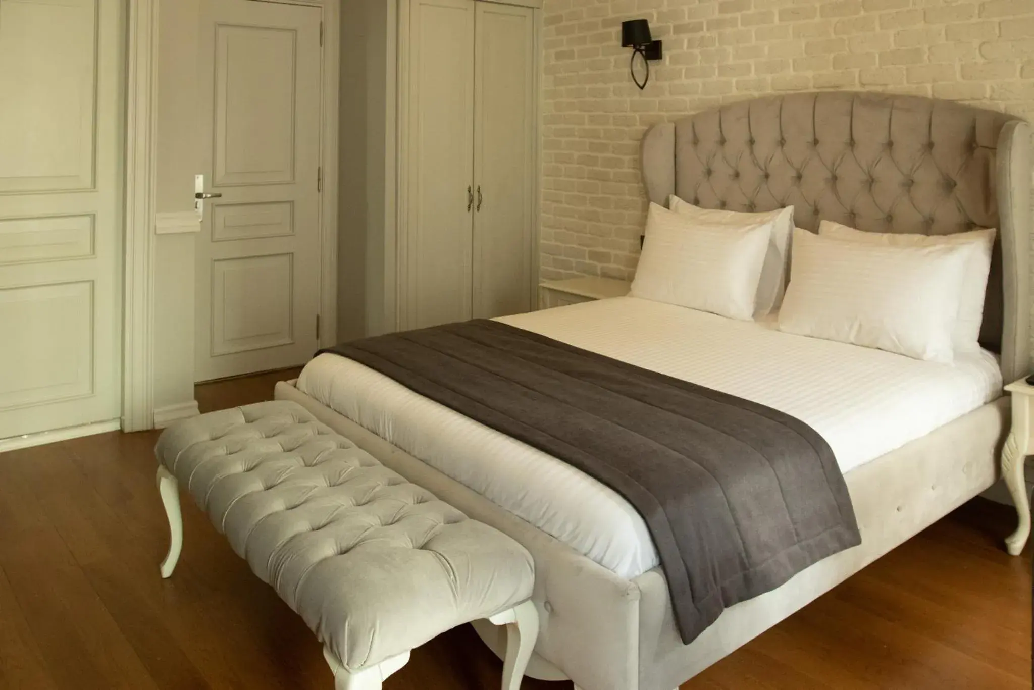 Bed in Louis Rooms Bed in Louis Rooms