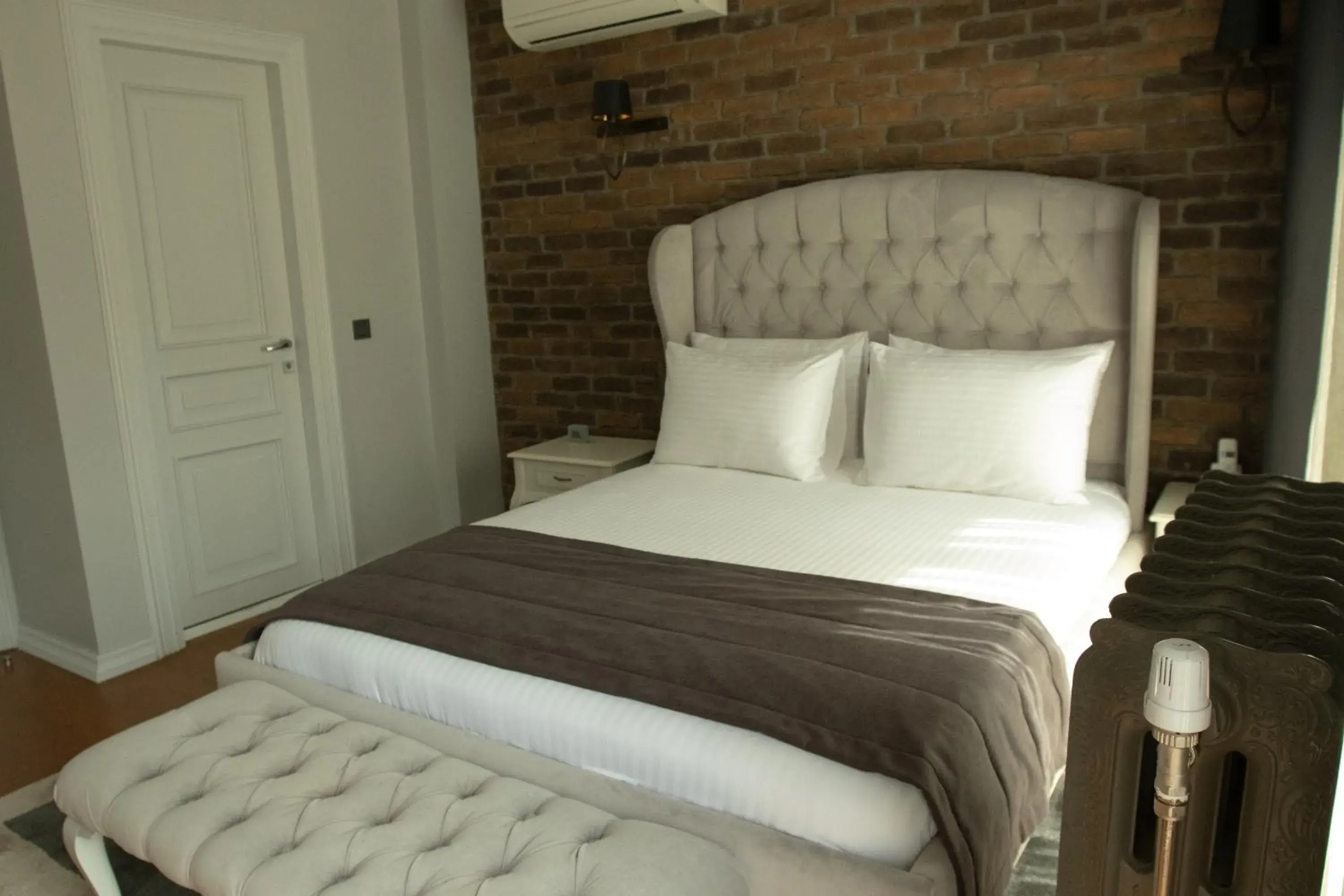 Bed in Louis Rooms Bed in Louis Rooms