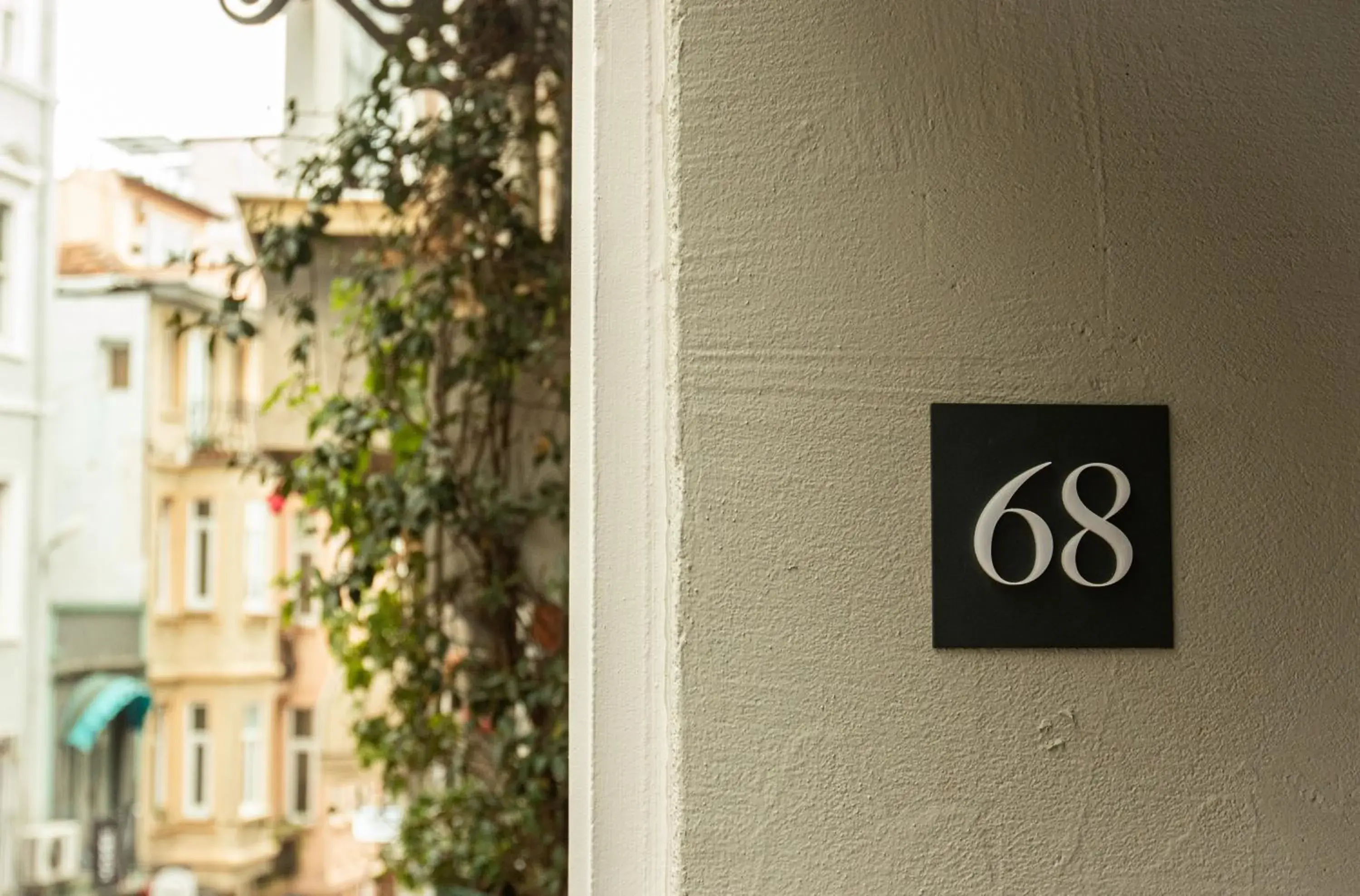 Property building in Louis Rooms Property building in Louis Rooms