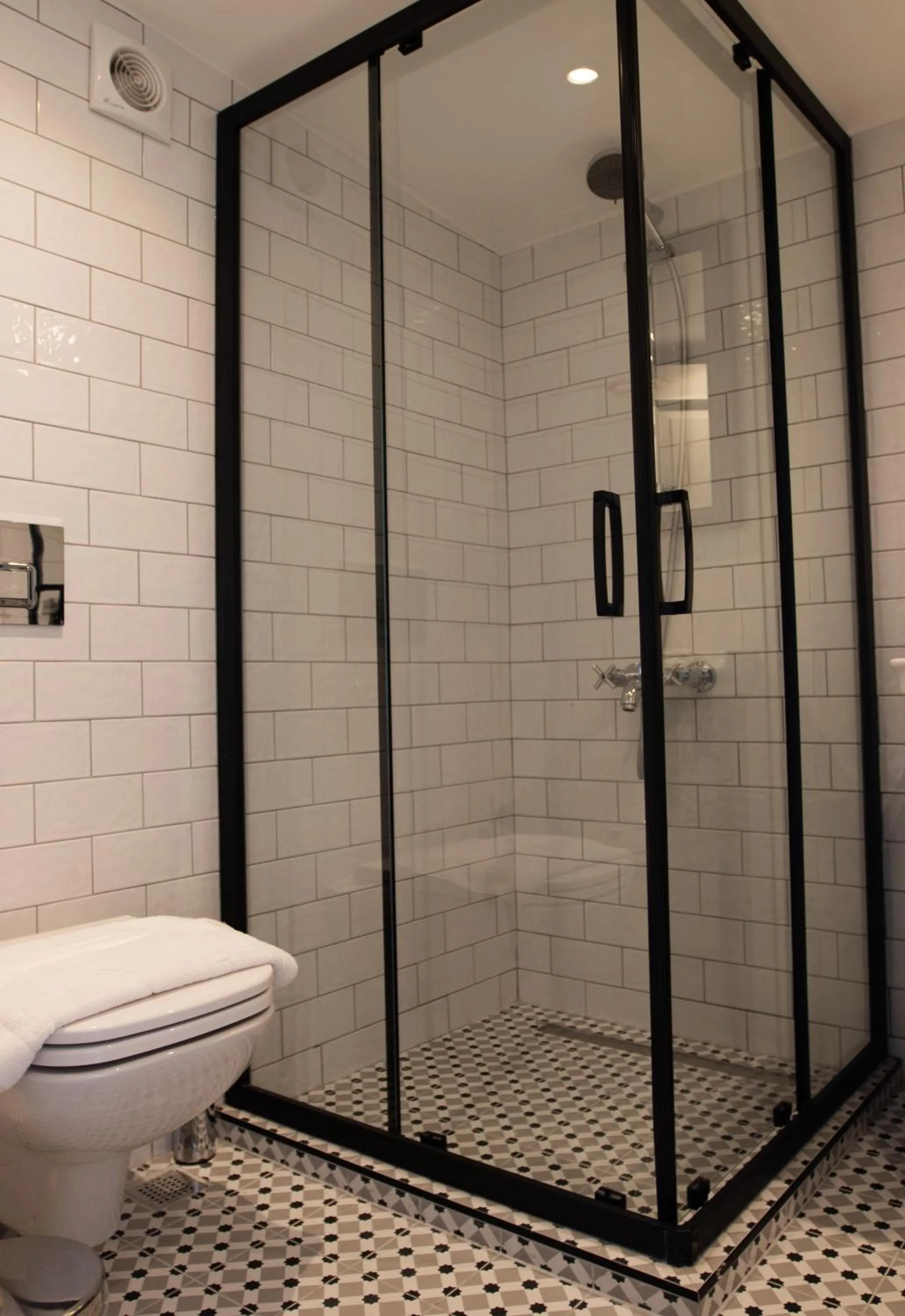 Shower in Louis Rooms